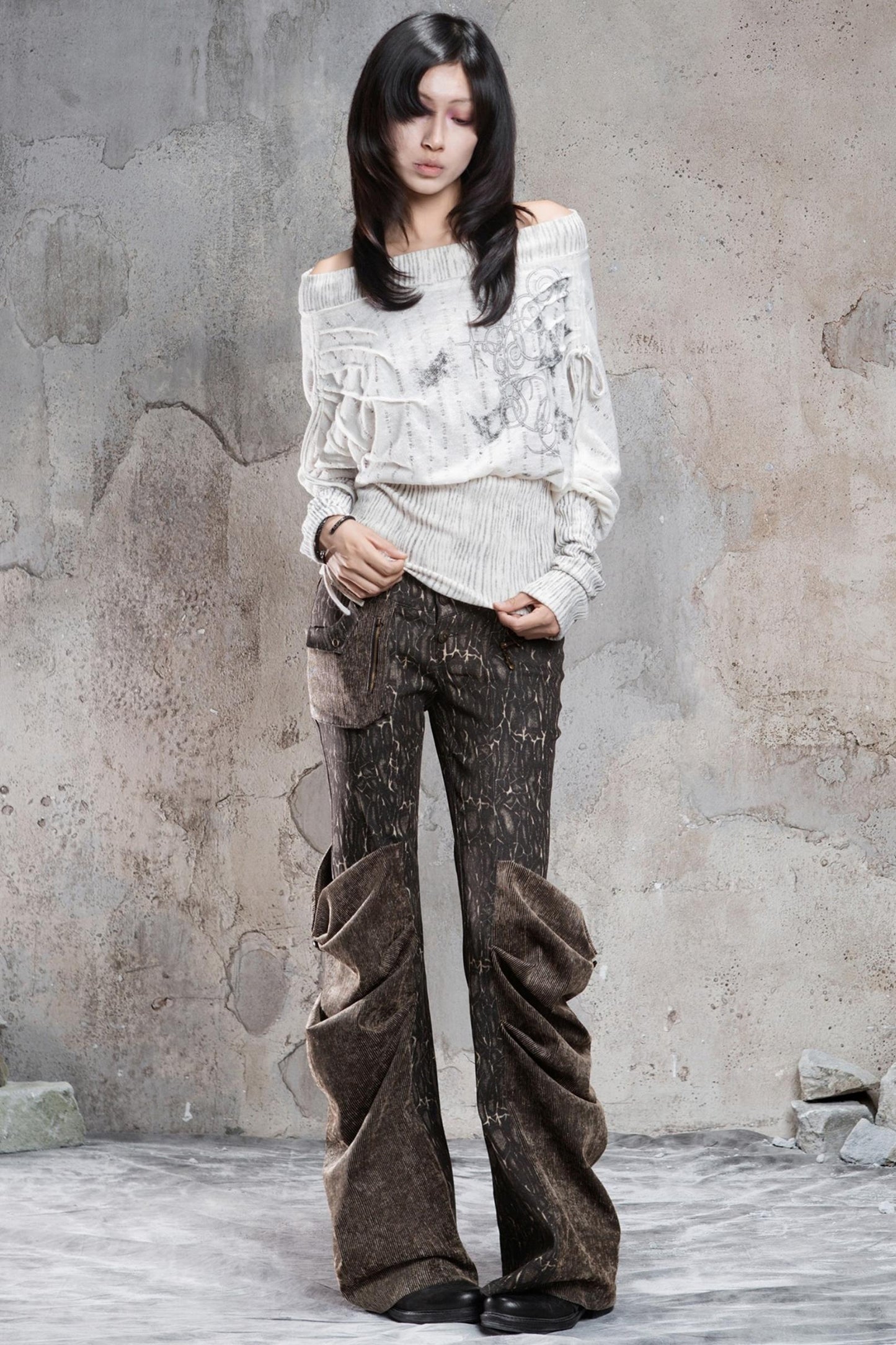 Printed One-Line Collar Knit Top