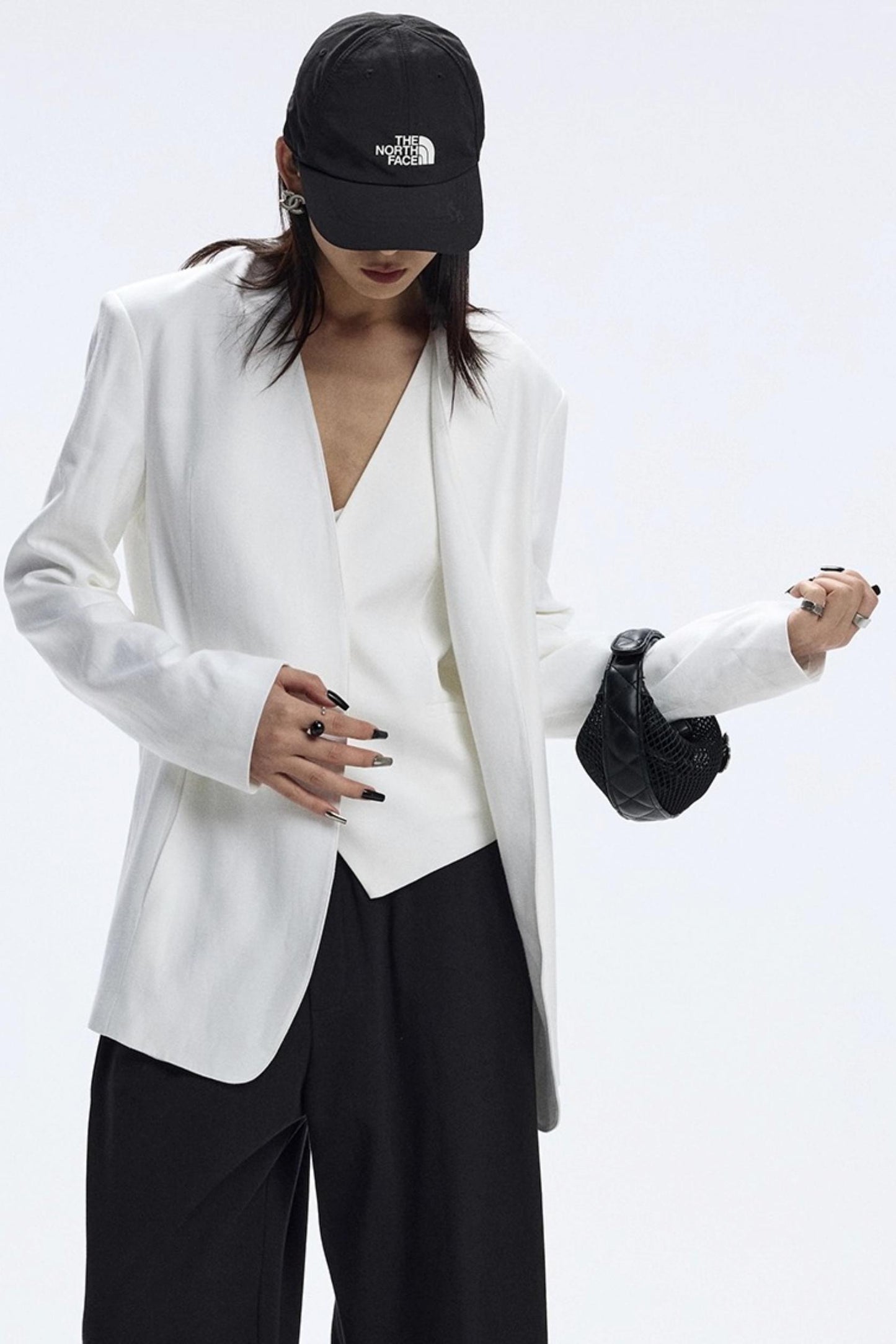White Collarless V-Neck Loose Suit Set-Up