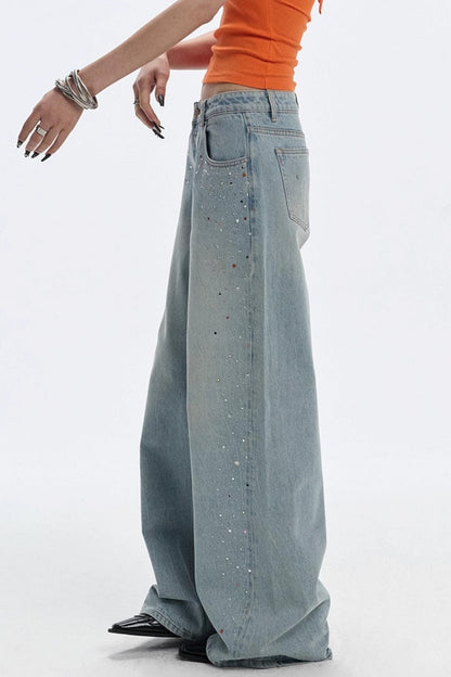 Blaue Jeans mit Edelsteinen und Diamanten