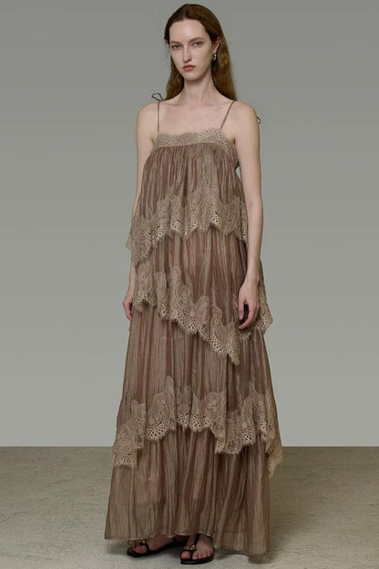 Französisches langes Kleid mit Spitzeneinsätzen