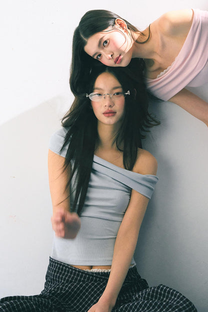 Gentle Design Lace Neckline Top