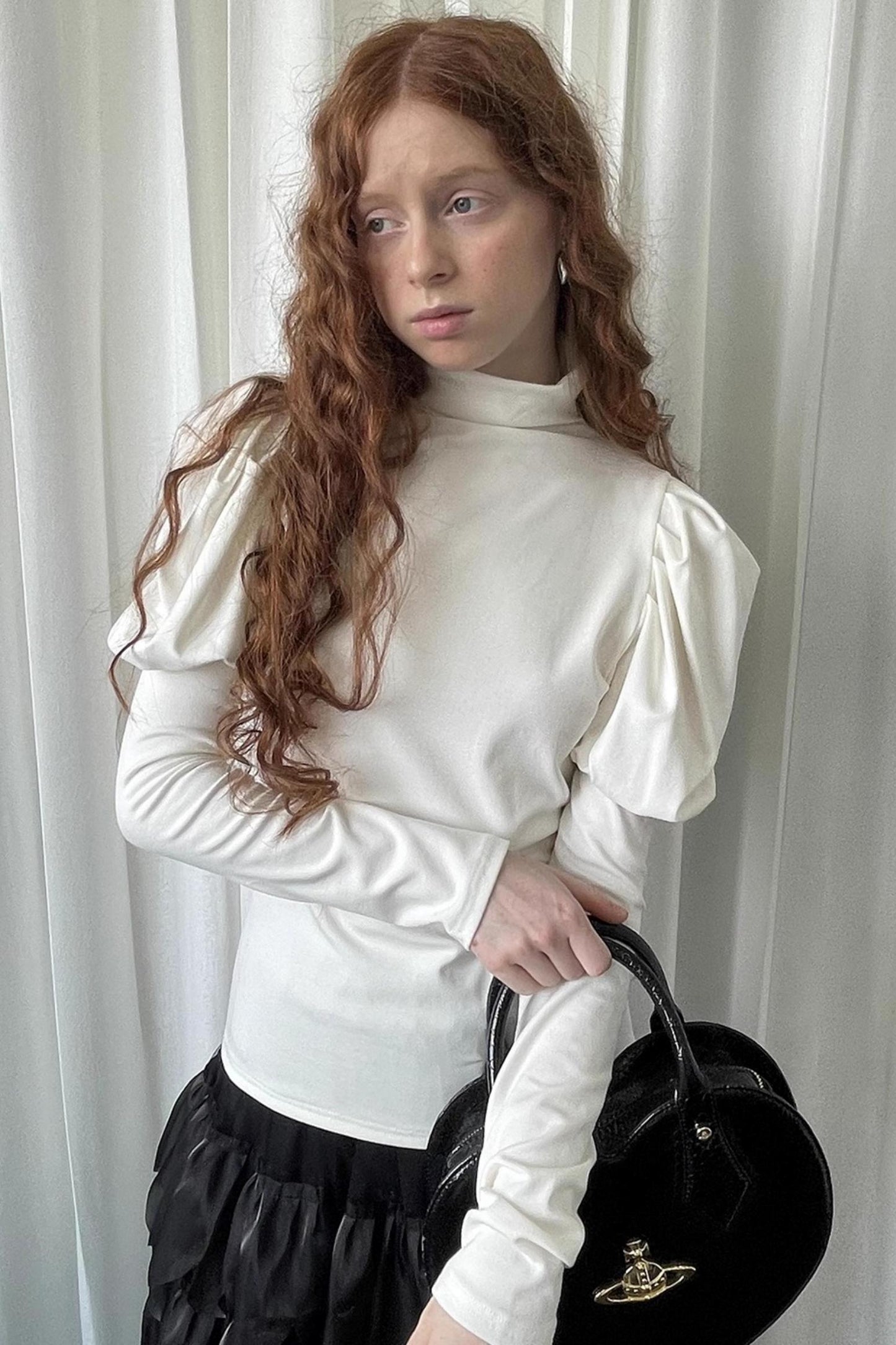 White Doll Collar Knitted Shirt