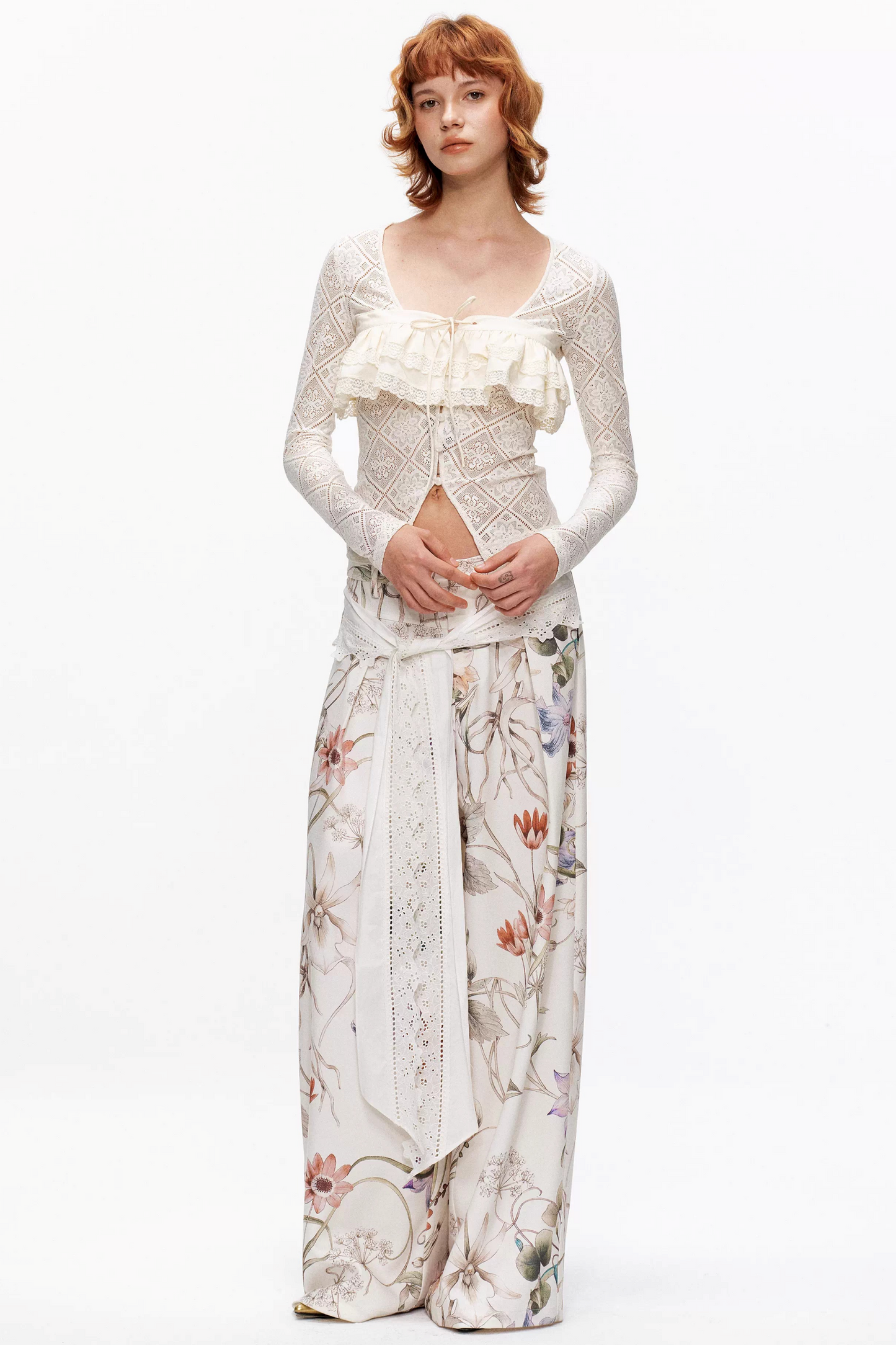 Beige, transparent Strickjacke mit Spitze