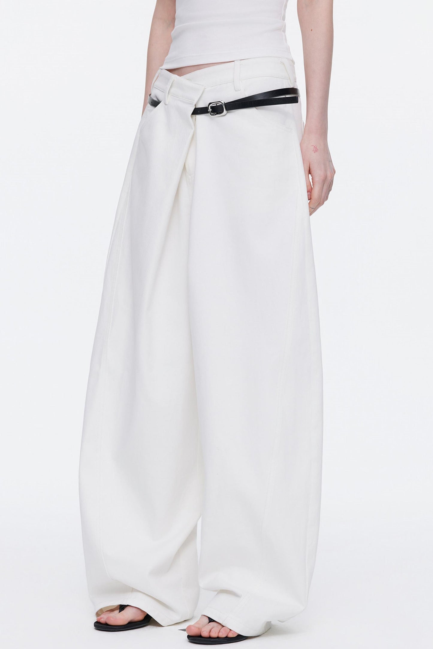 Asymmetrische Taillenjeans