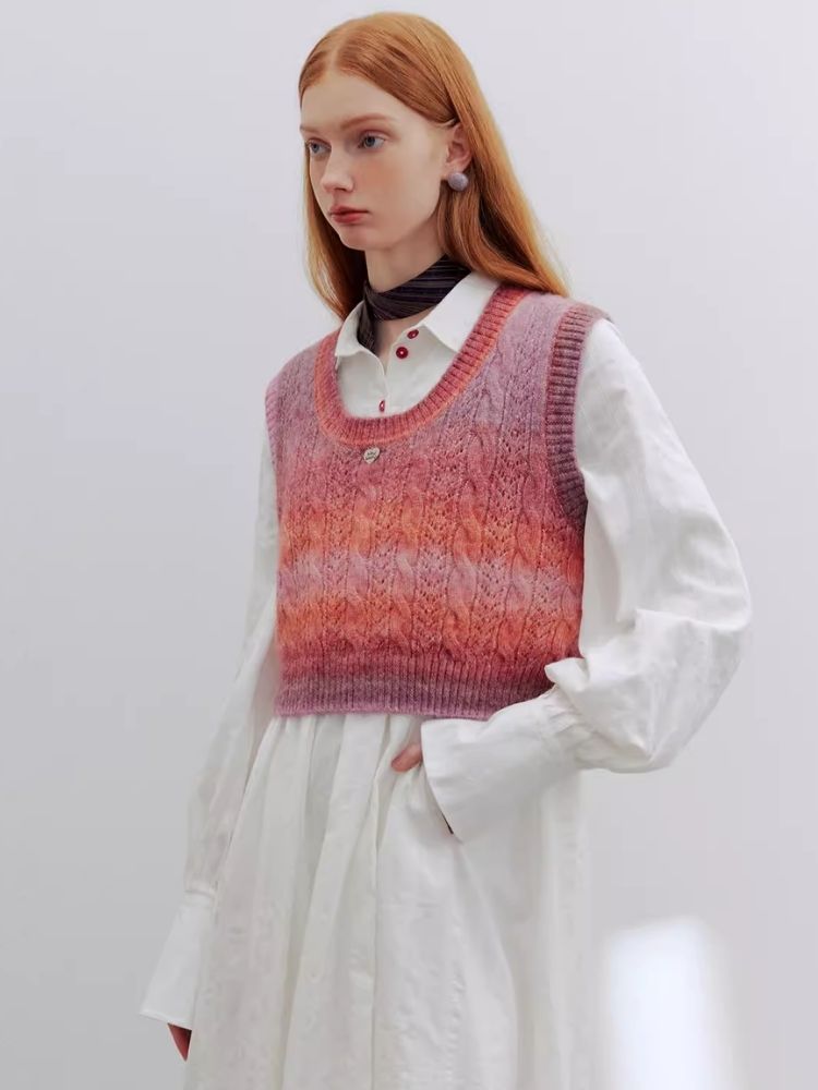 Gradient round neck knit sweater