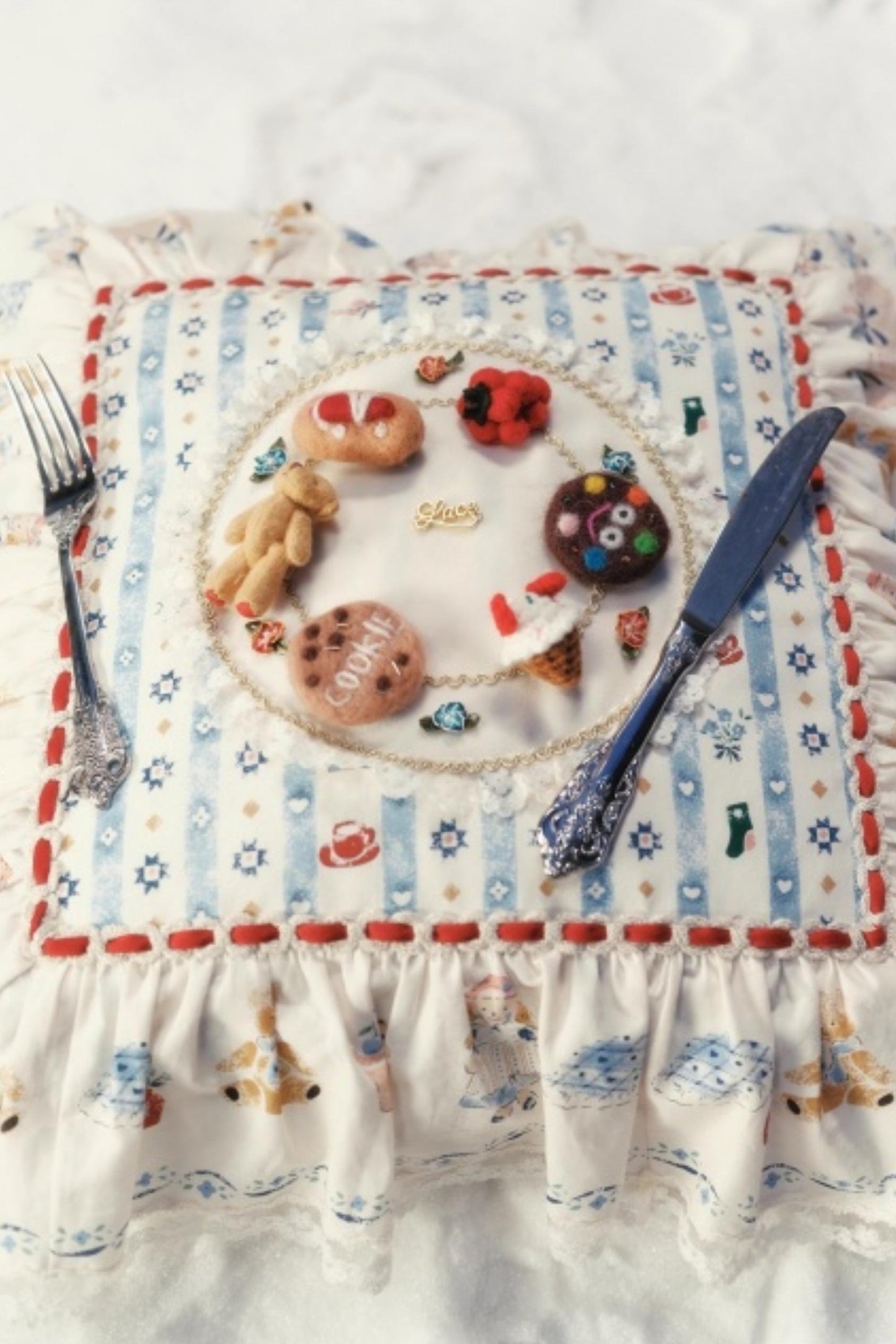 Lacemade Sweet Lace Cushion