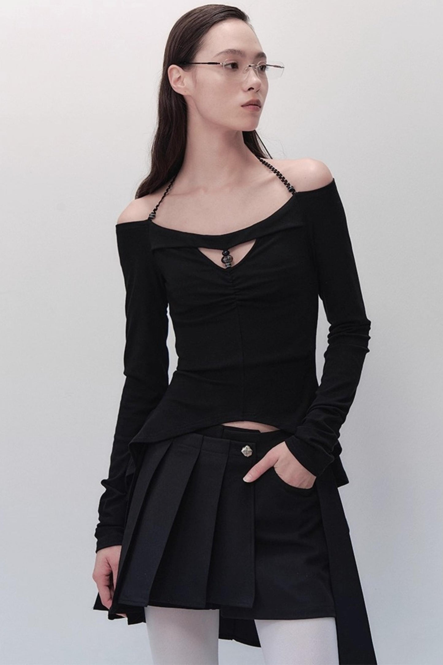 Dreams Weaving Thin One-Shoulder V-Neck T-Shirt