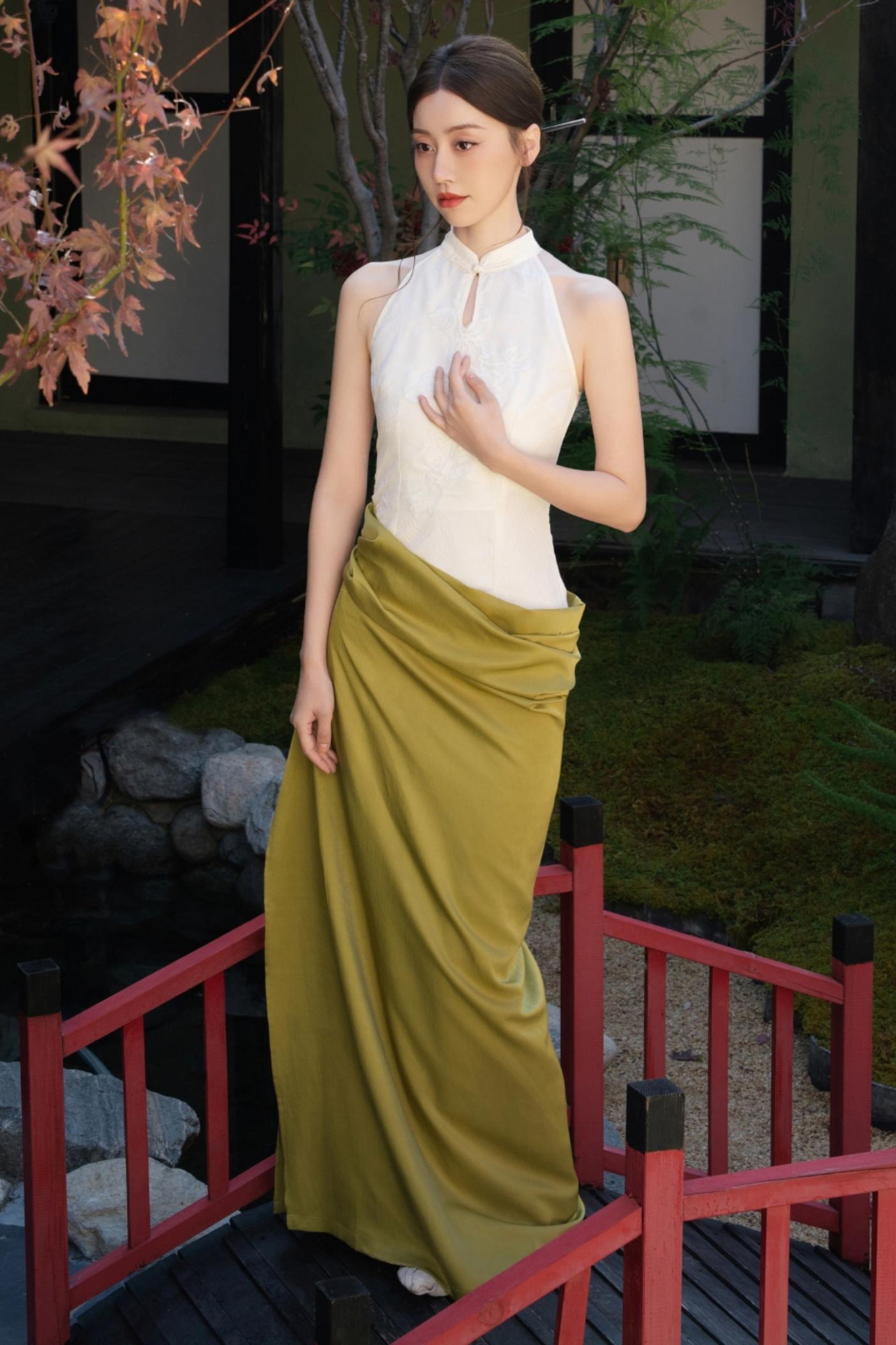 Traditional Grace Sleeveless Dress