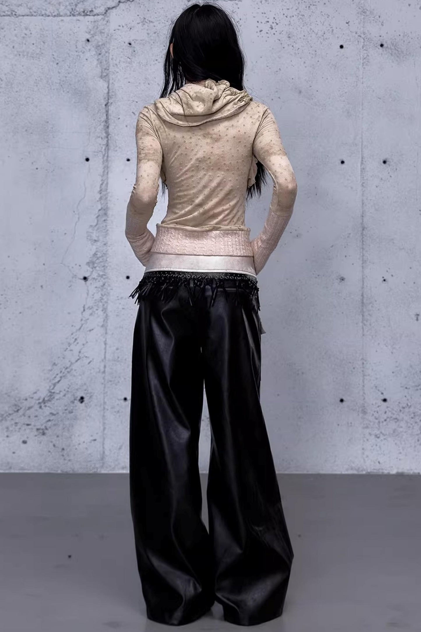 Punk-Lederhose mit Stickerei