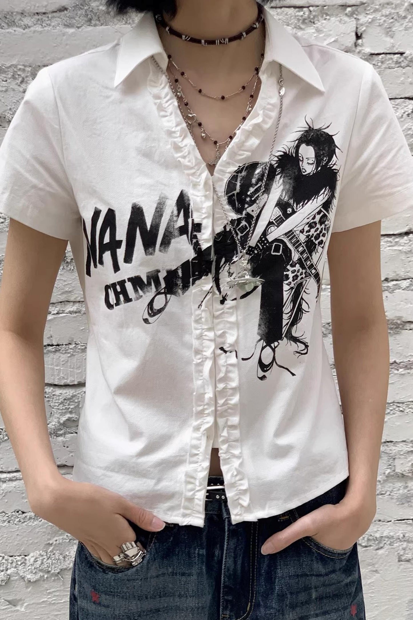 Weiße Bluse mit V-Ausschnitt und Aufdruck