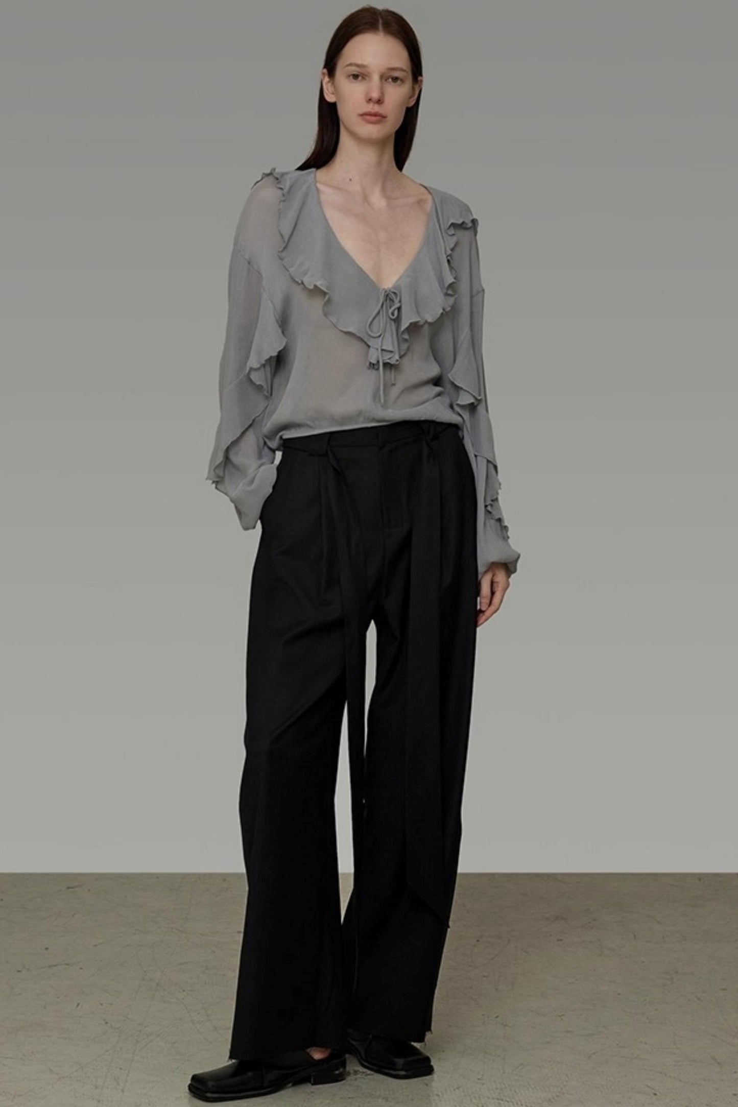 Figurbetonende, fallende Hose mit weitem Bein für den Herbst