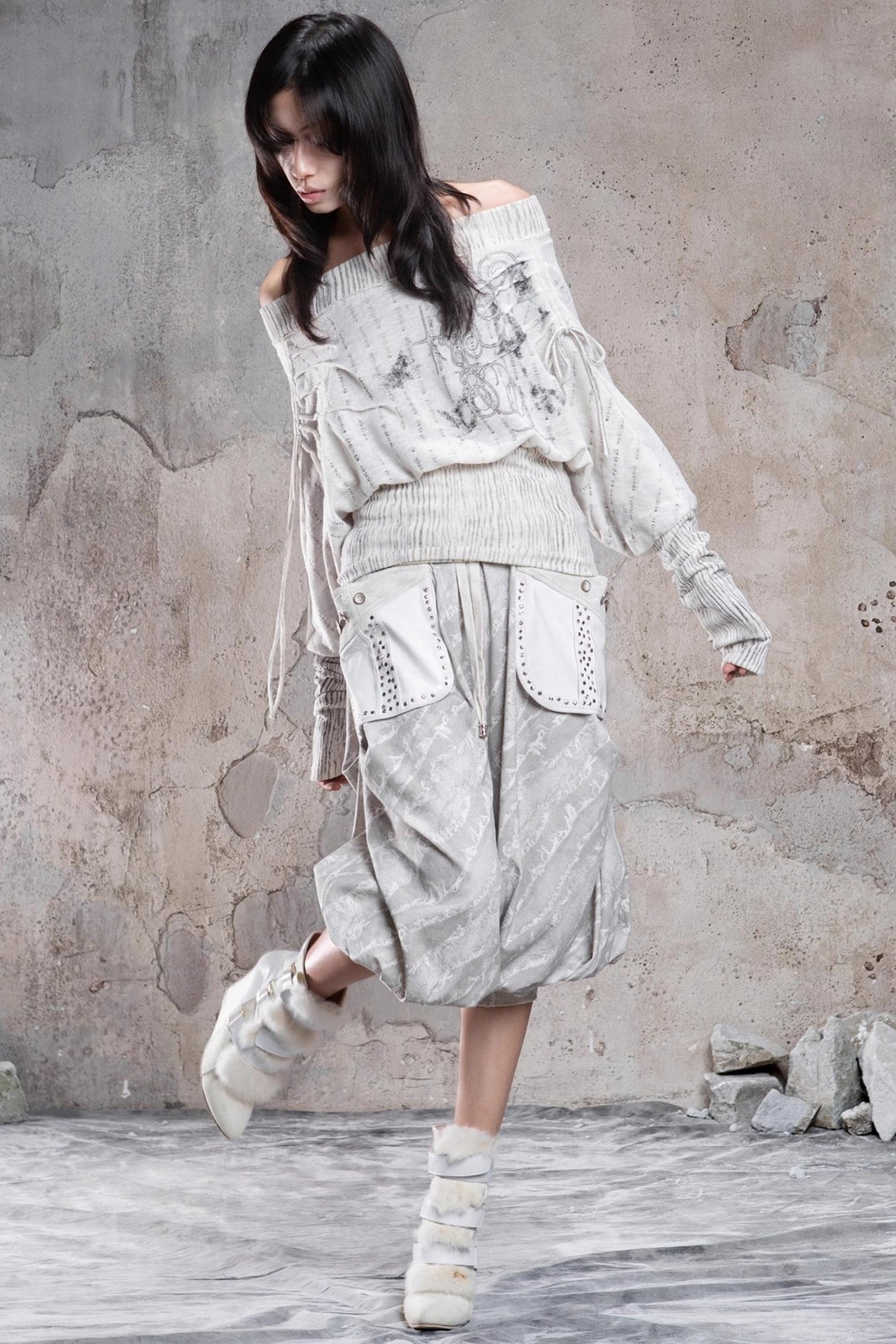 Printed One-Line Collar Knit Top