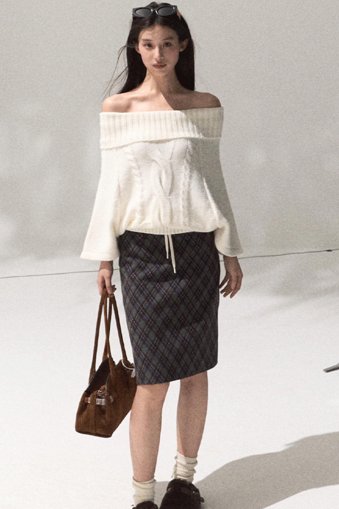 Moon Wool Twist Knit Cape Sweater Set-Up