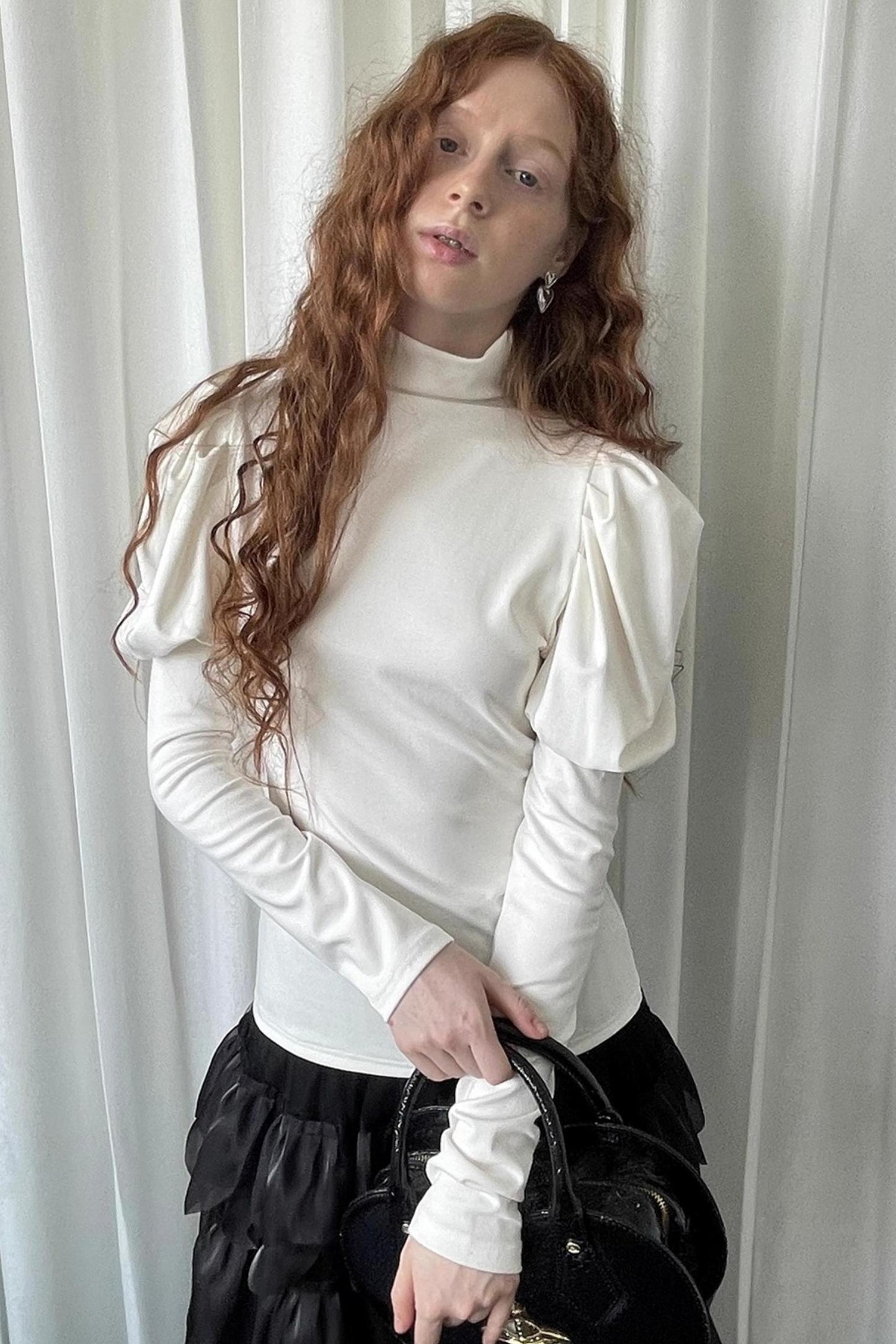 White Doll Collar Knitted Shirt