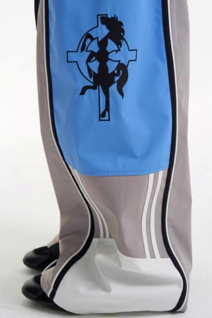 Kontrastfarbene, bestickte Hose