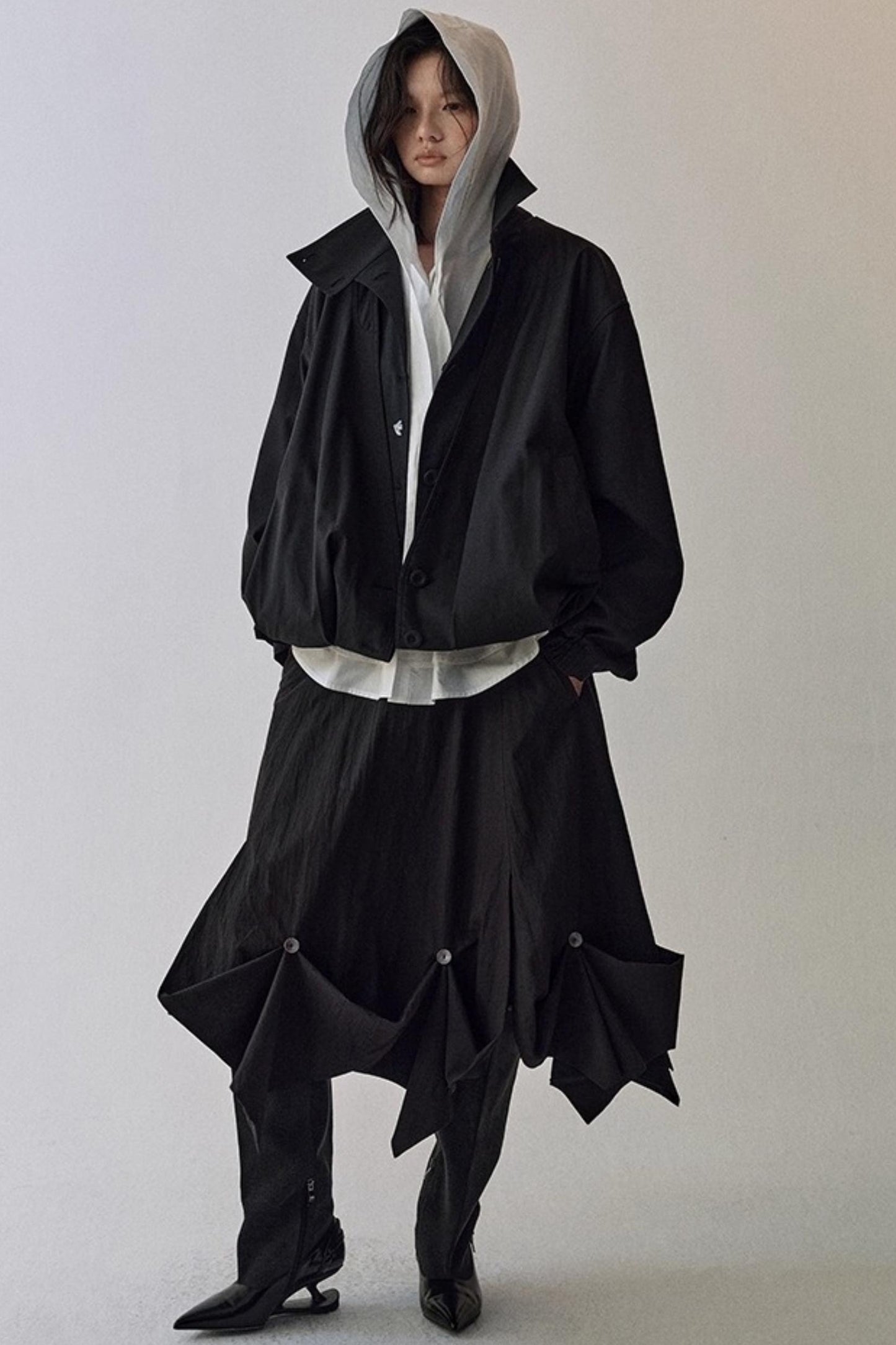 Constriction Silhouette Hooded Shirt