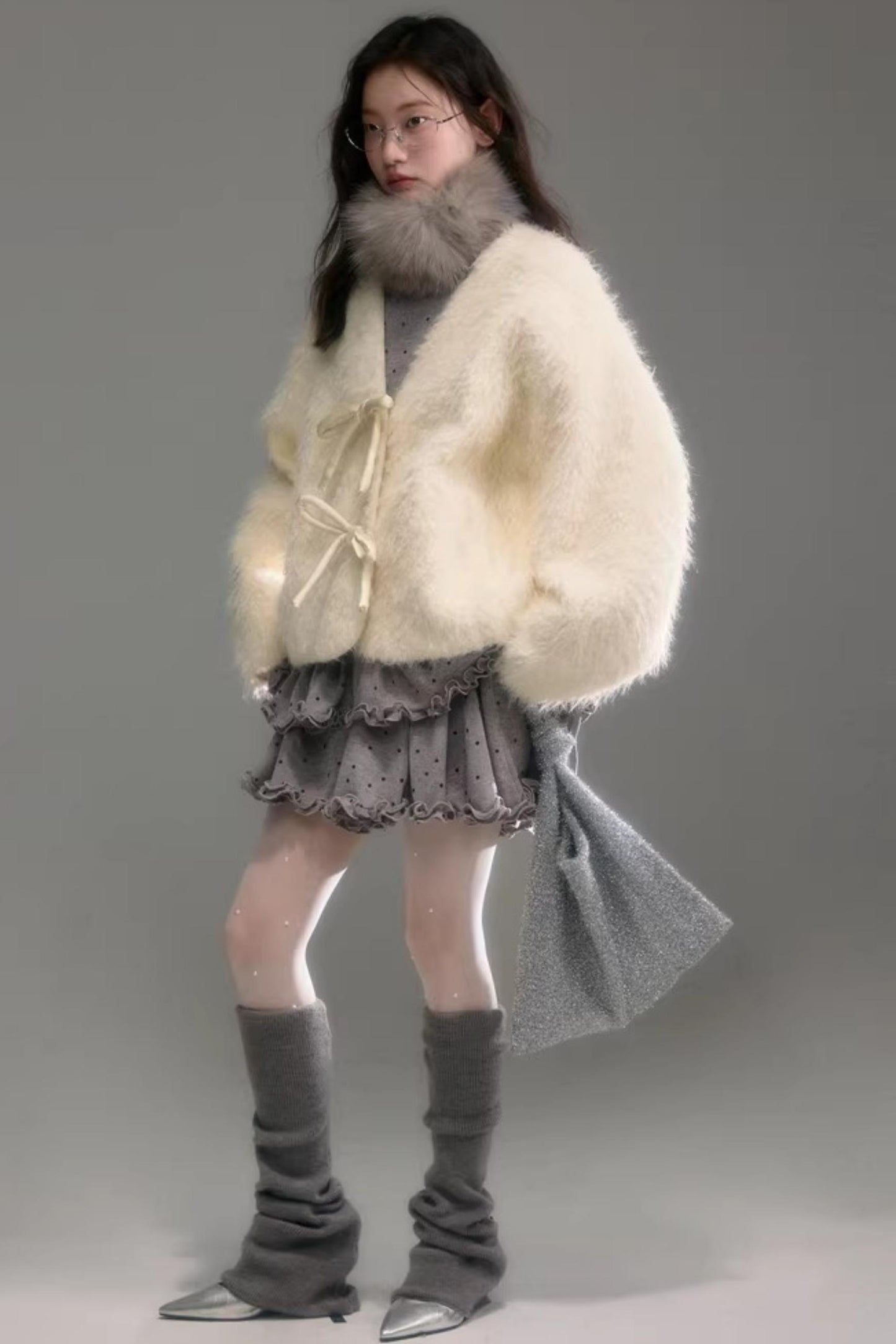 Three-Dimensional Bow Fur Coat