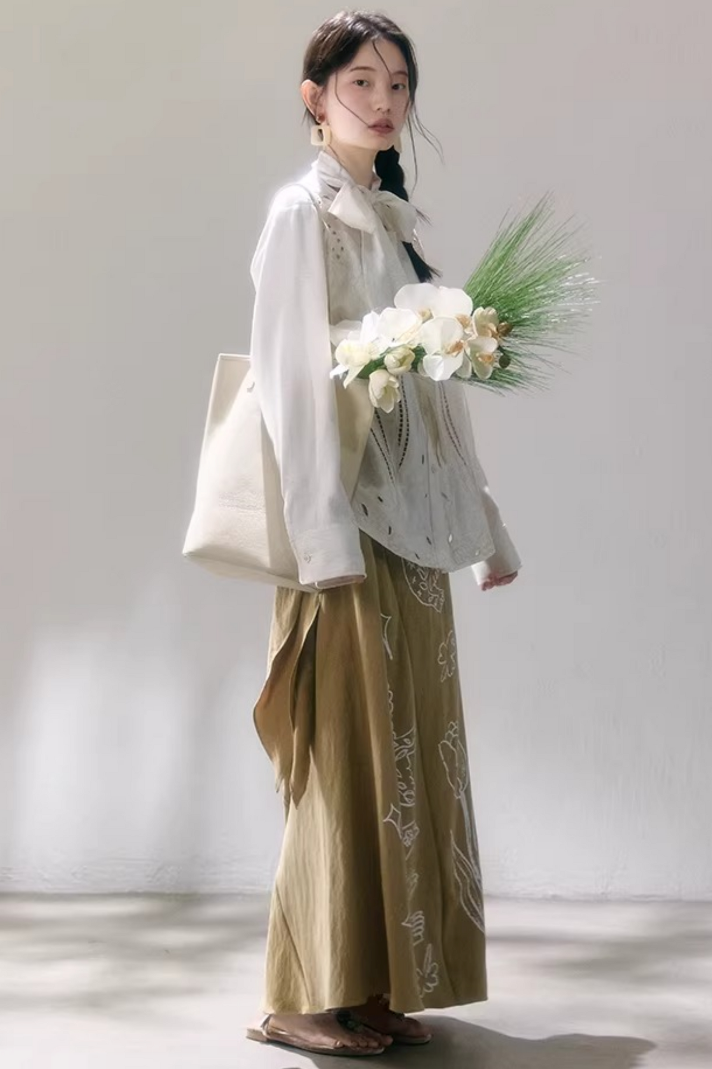 Tulip Embroidery Blouse