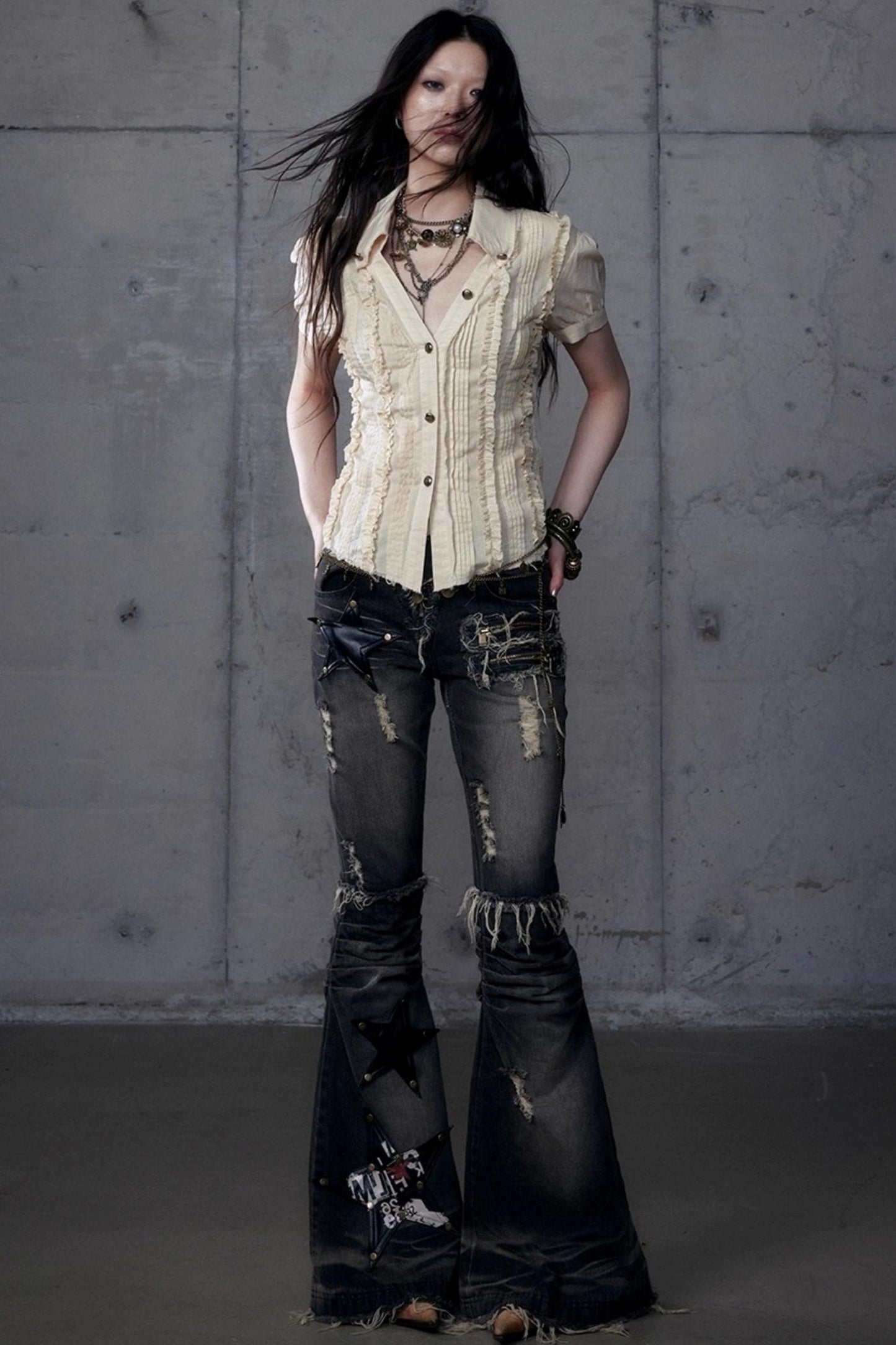 Vintage Lace V-Neck Bubble Sleeve Shirt