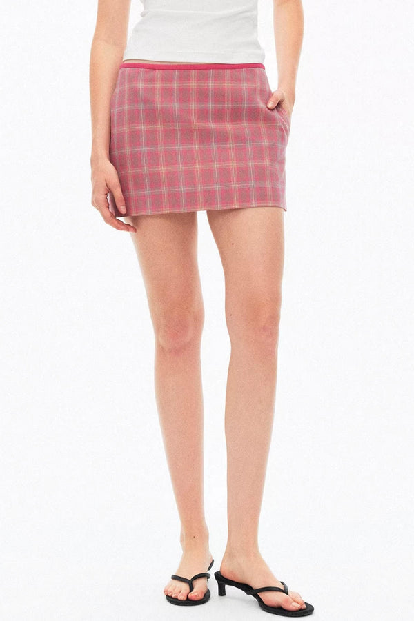 Cute pink plaid short skirt for casual and stylish outfits