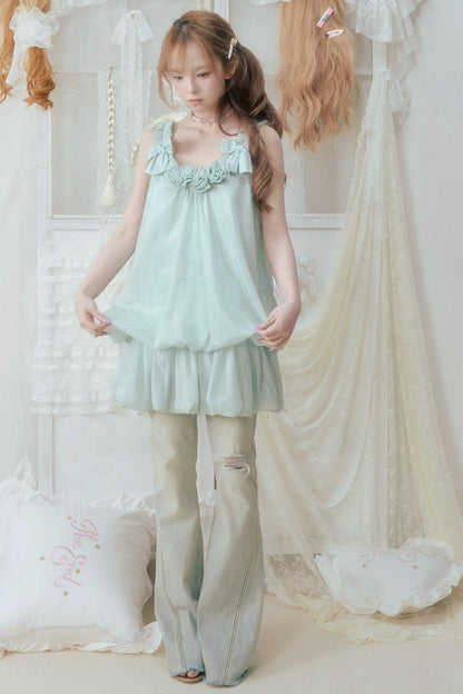 Robe en dentelle à pétales cachés
