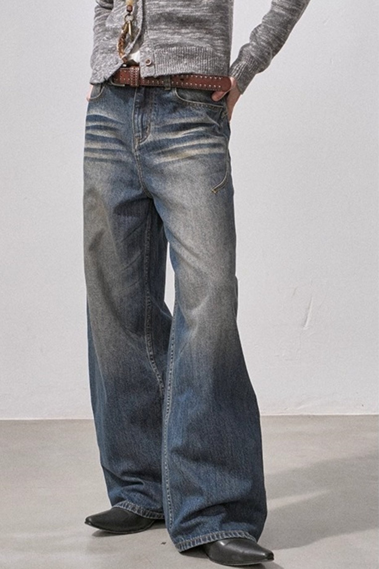 Seamless Vintage Distressed Jeans