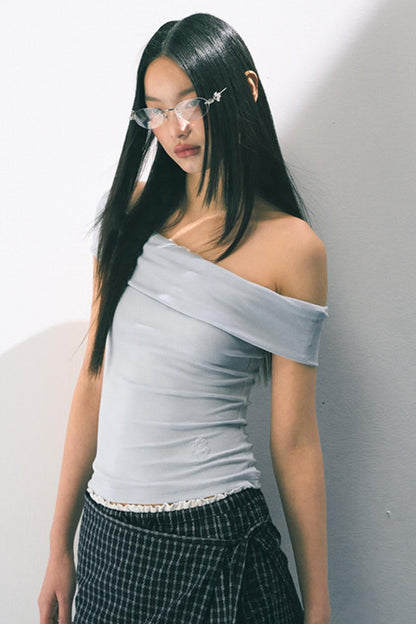 Gentle Design Lace Neckline Top