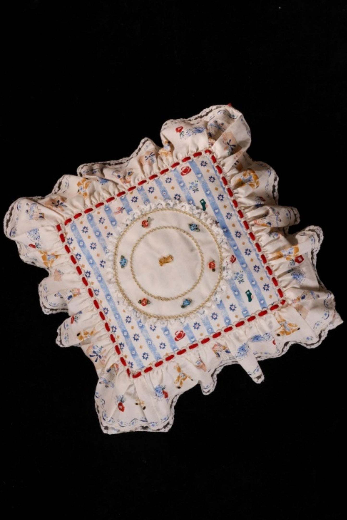 Lacemade Sweet Lace Cushion