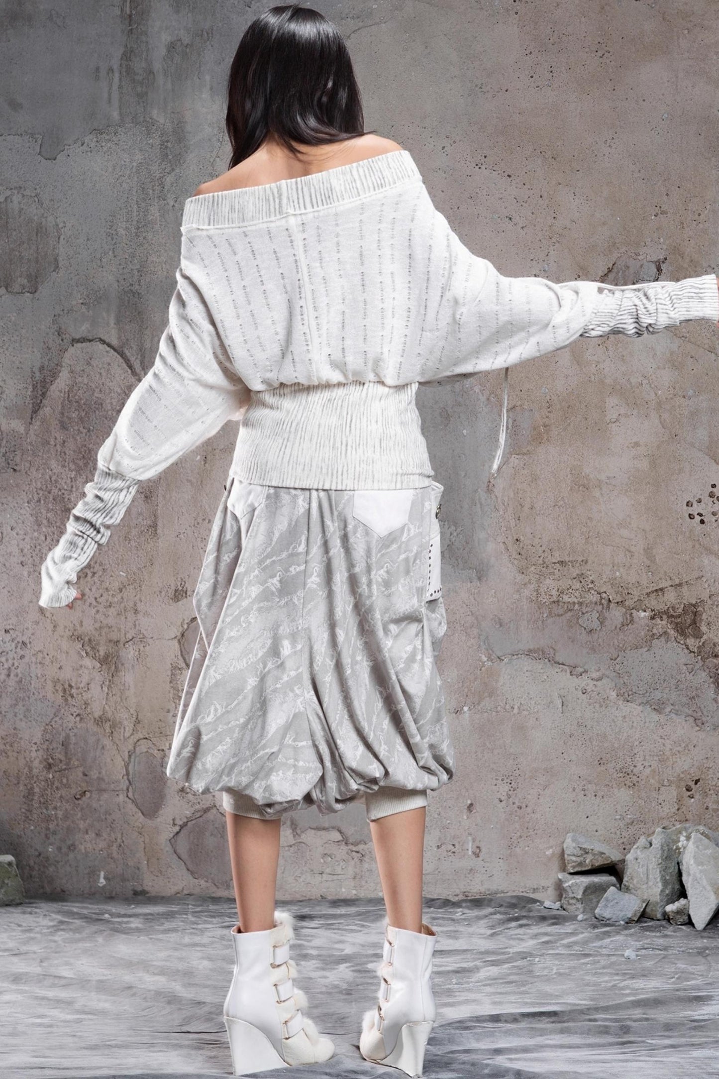 Printed One-Line Collar Knit Top