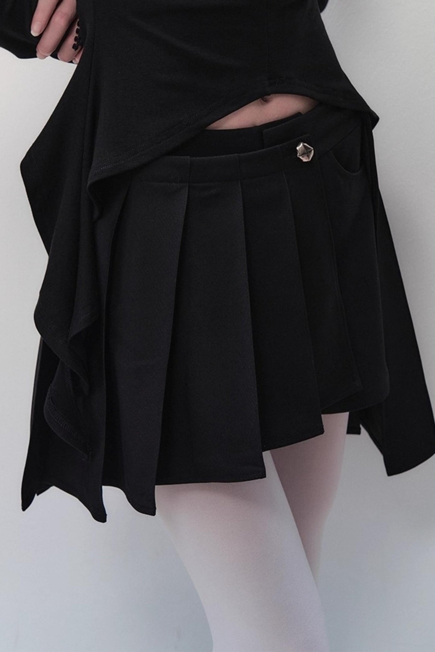 Shadow Pleated Short Skirt