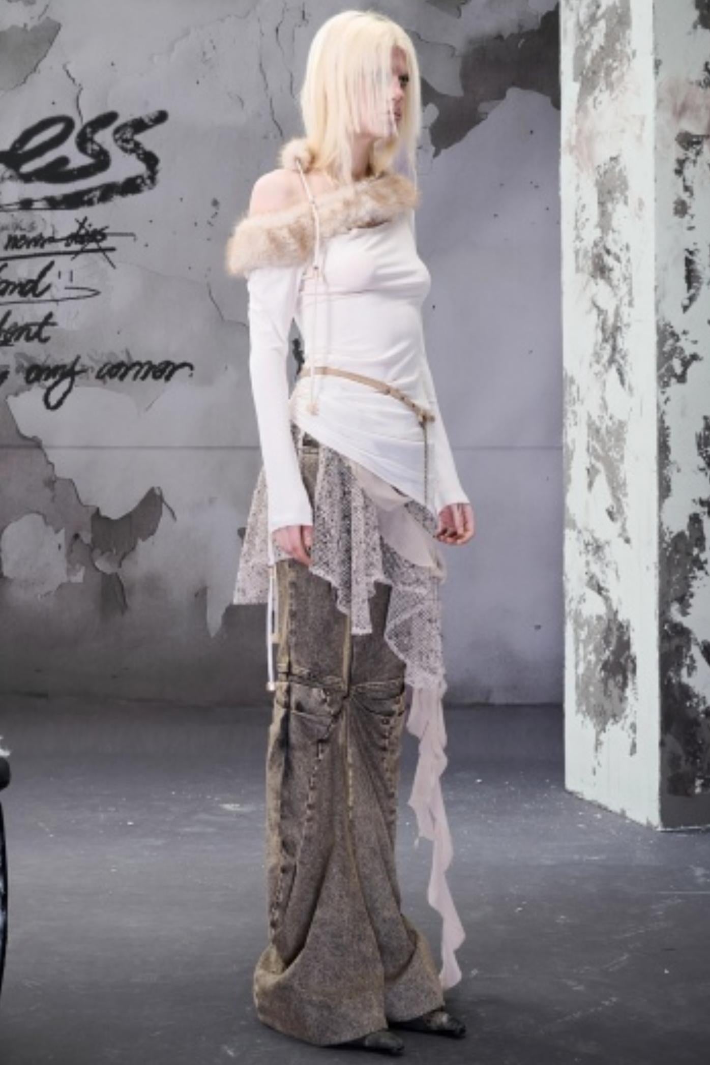 Velvet Rise Fur Collar Base Layer Top