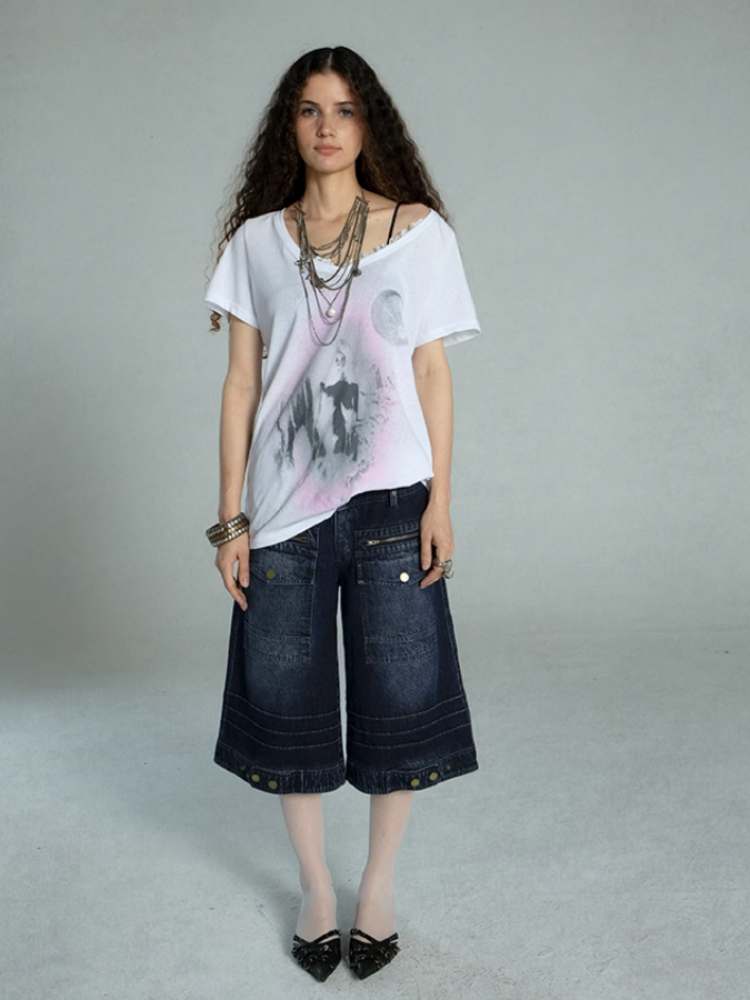 Loose V-Neck Mysterious Print T-Shirt