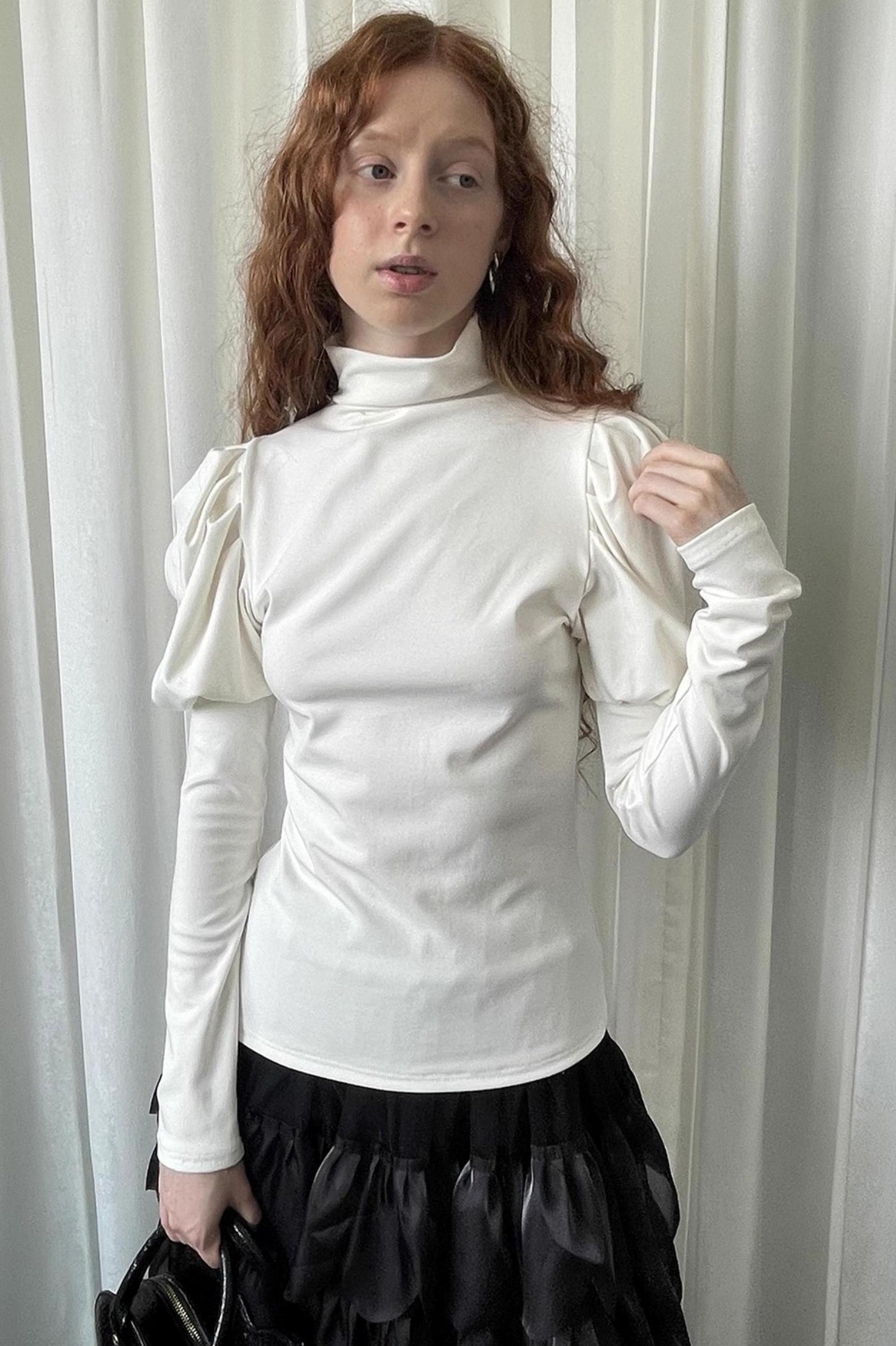 White Doll Collar Knitted Shirt