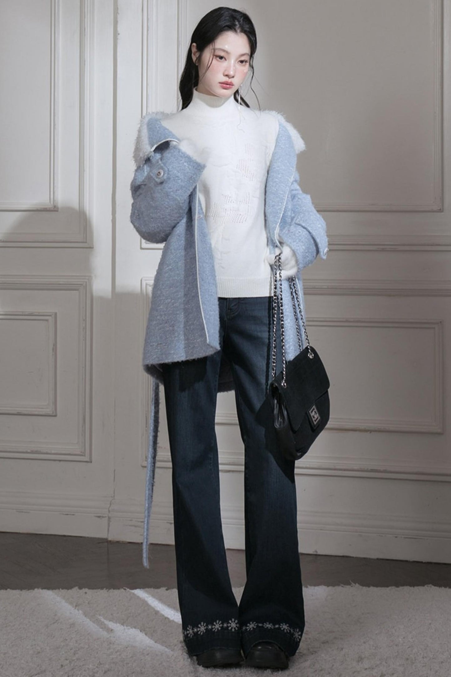 Milchweißes Woll-Blumenmuster