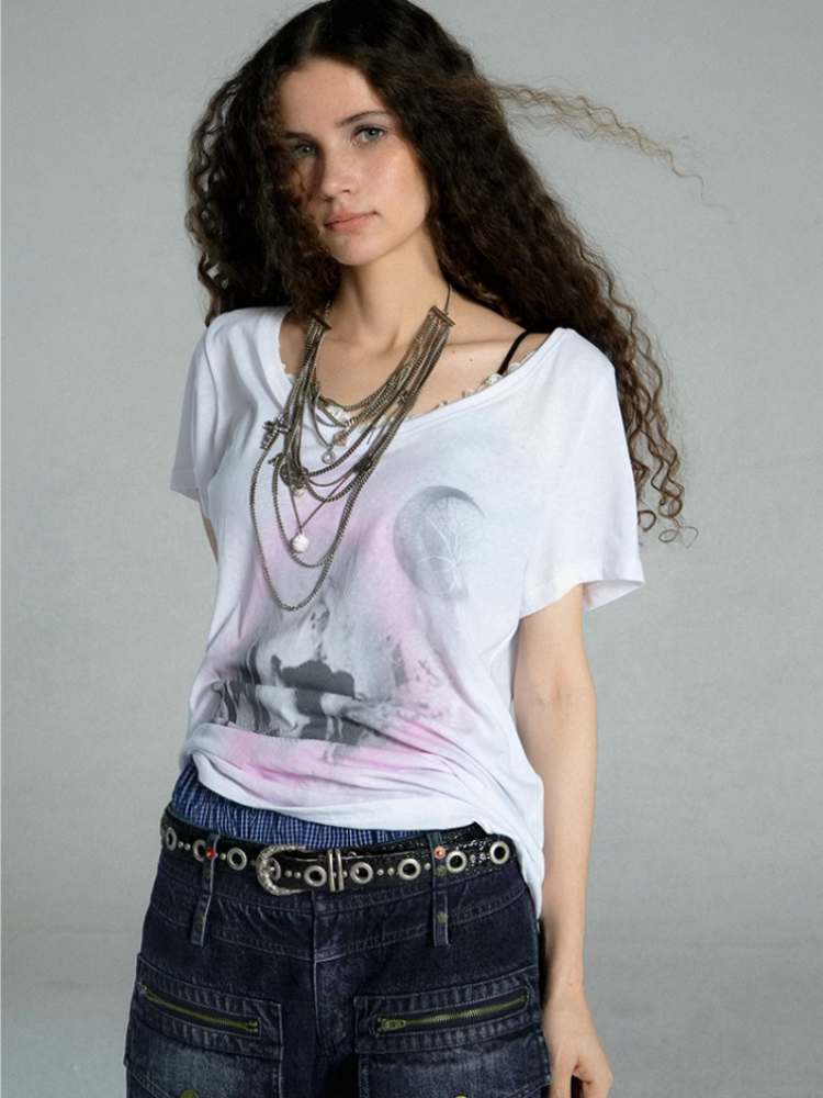 Loose V-Neck Mysterious Print T-Shirt