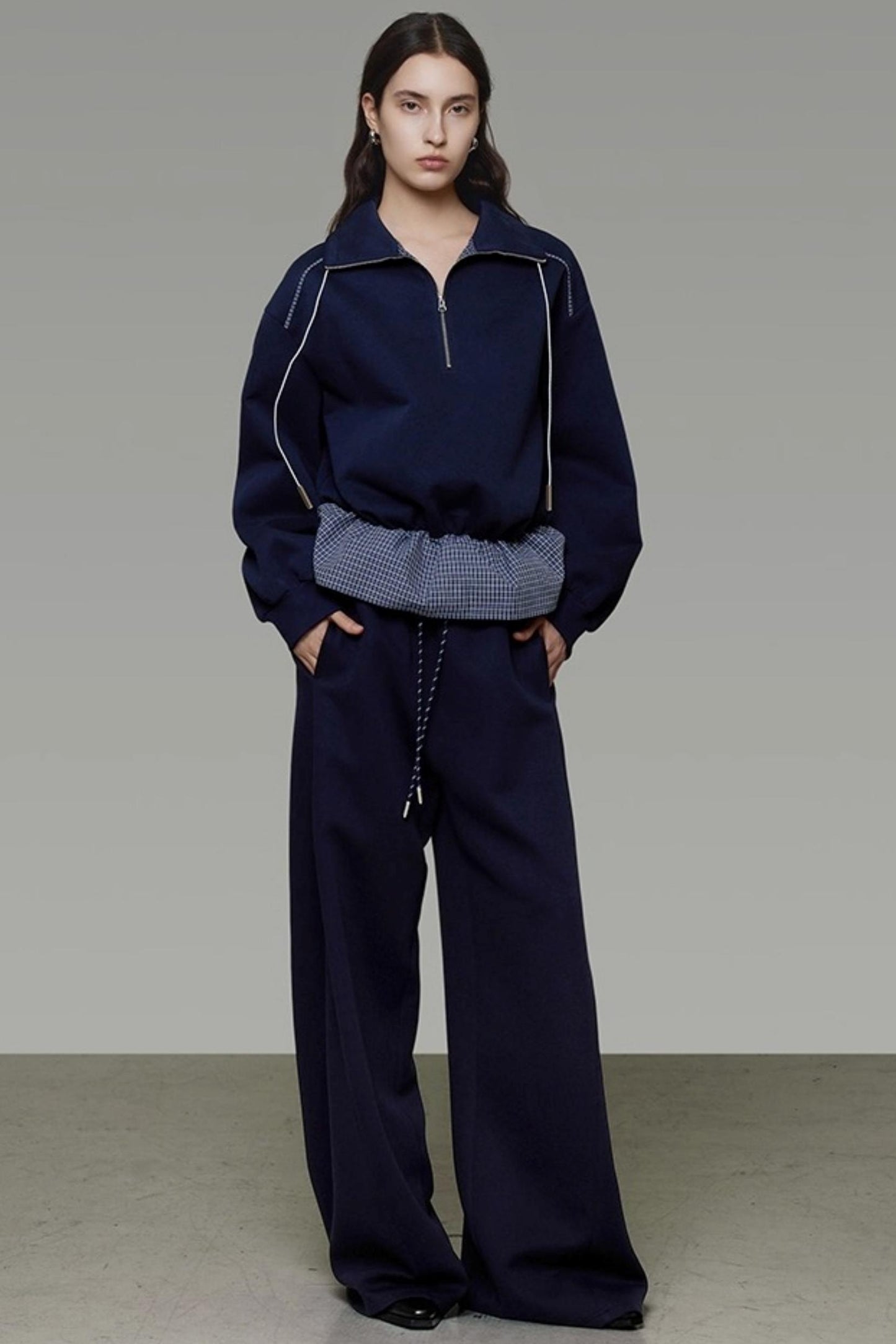 Contrasting Stand Collar Sweatshirt