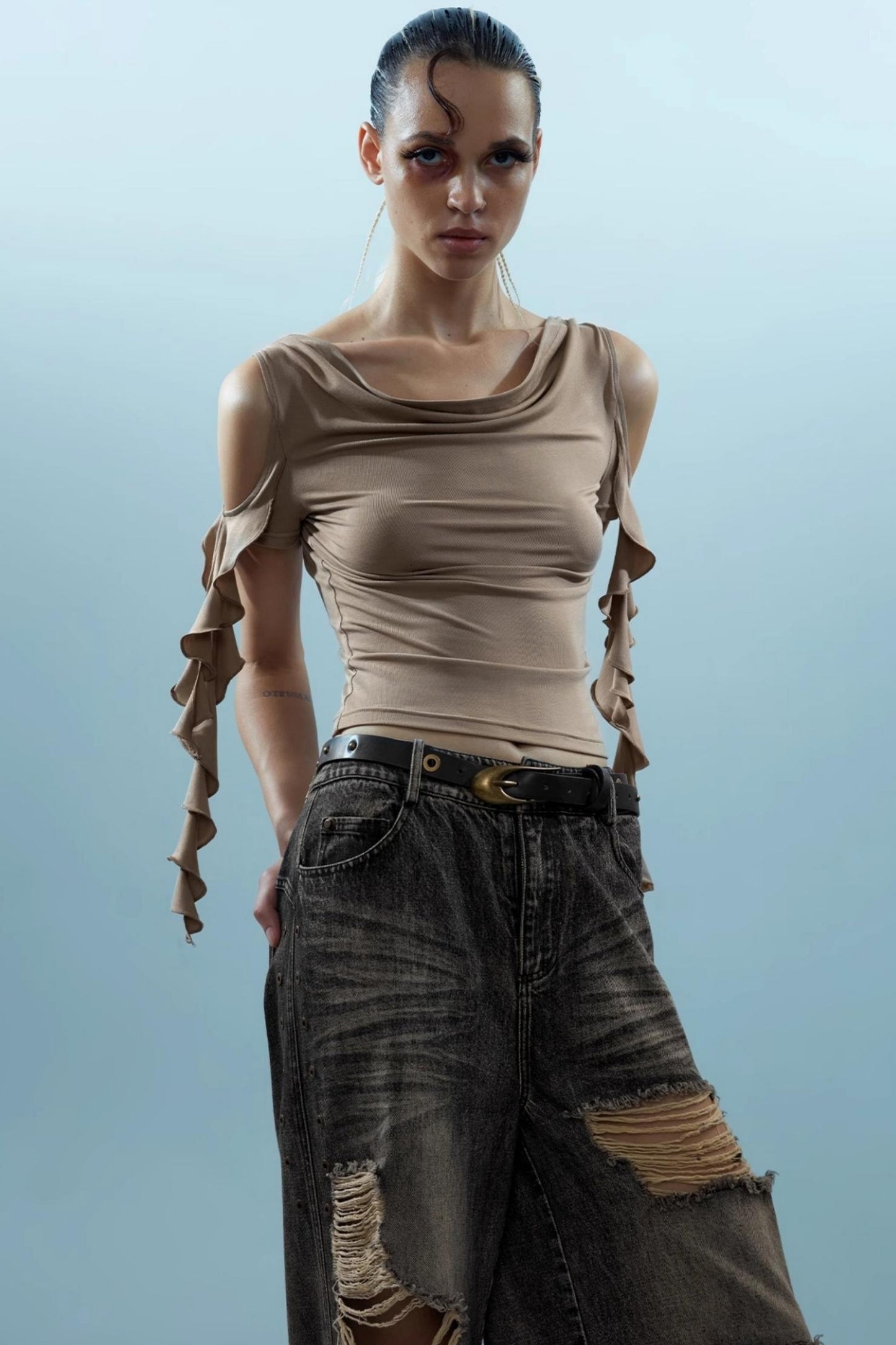 Ruffled Backless Strapless Tee