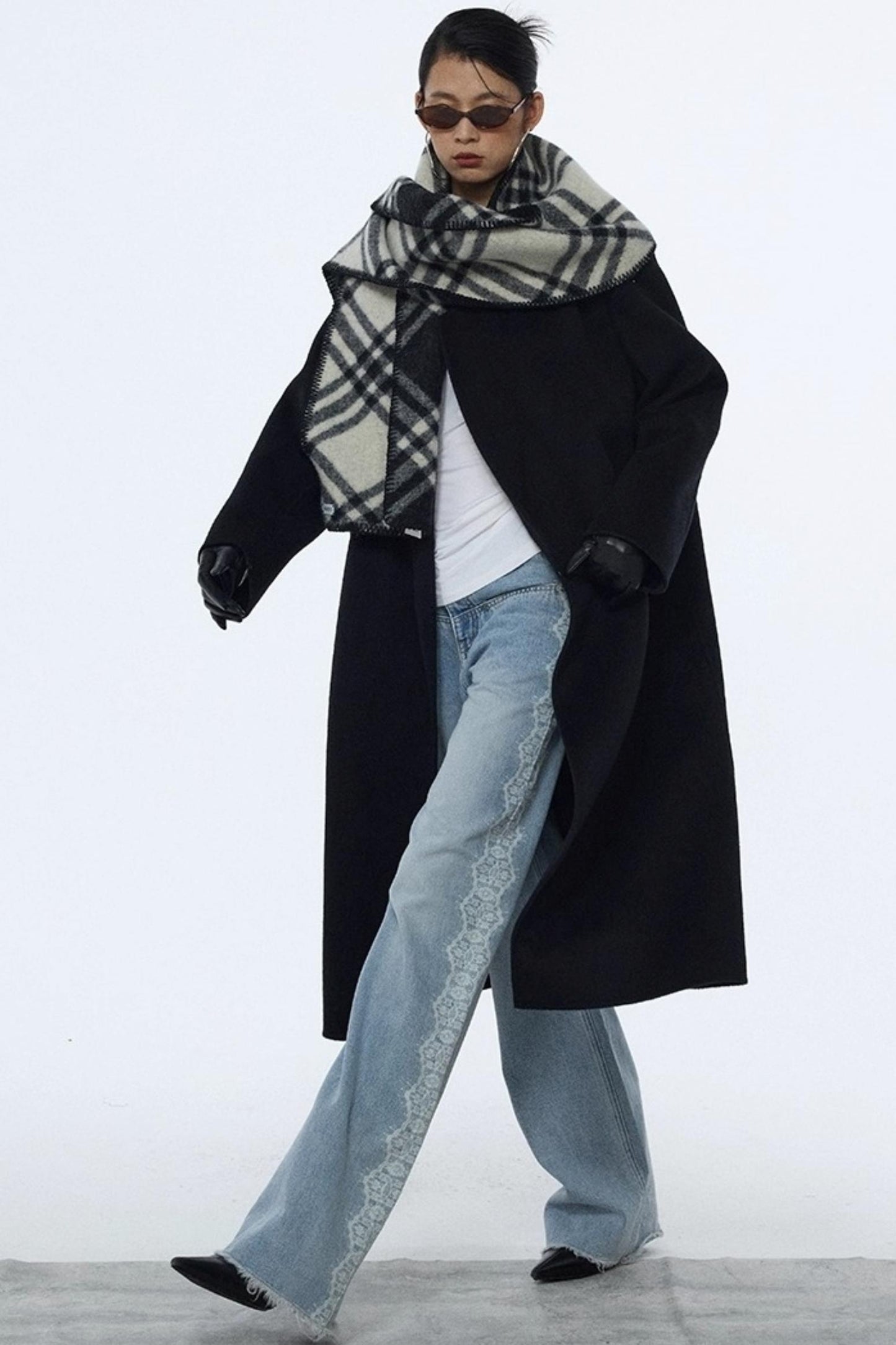 Lace Raw Hem Straight Jeans