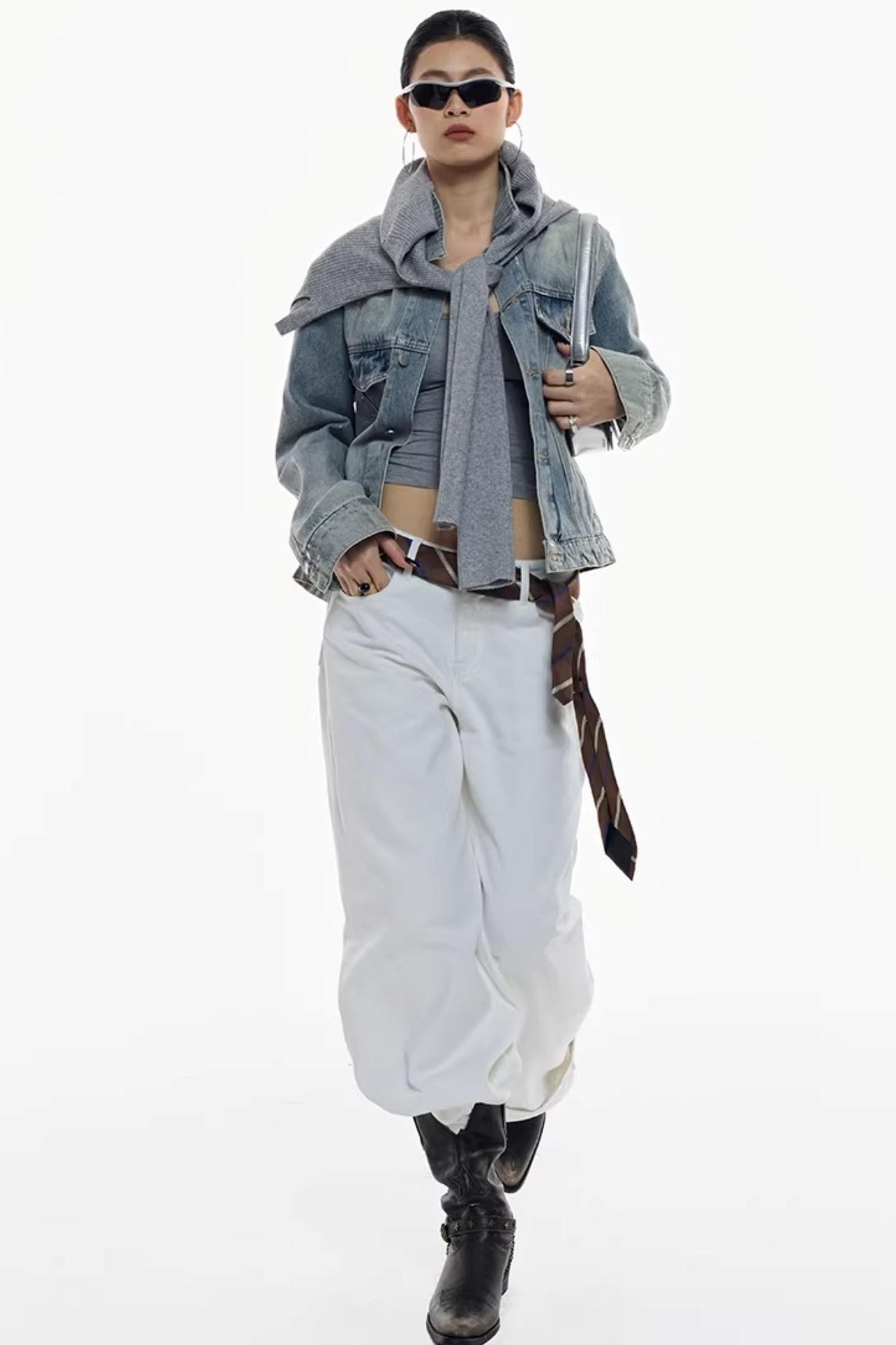Handgefertigte Jeansjacke mit Silberverzierung