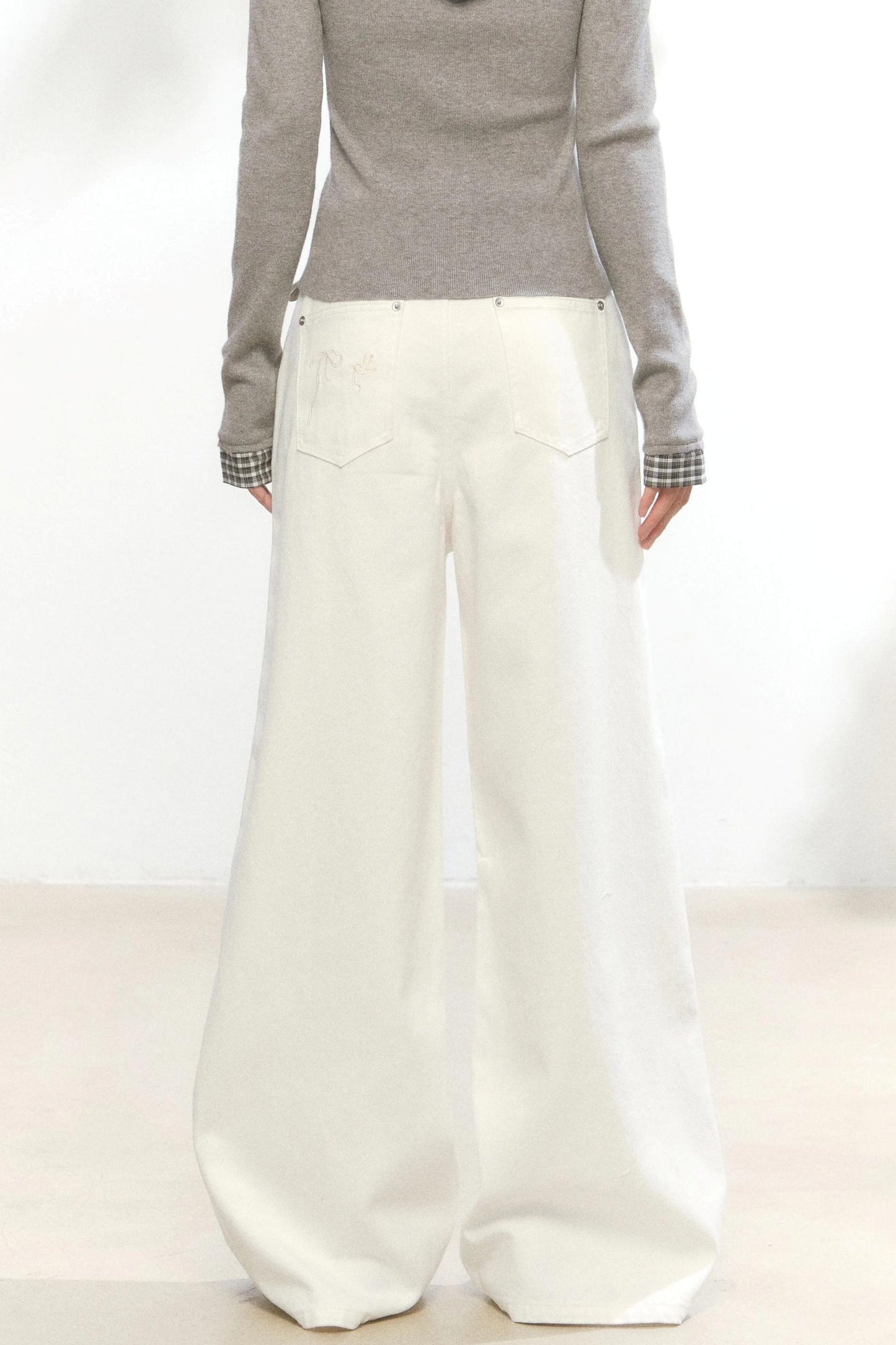 Small Flower Pocket White Jeans