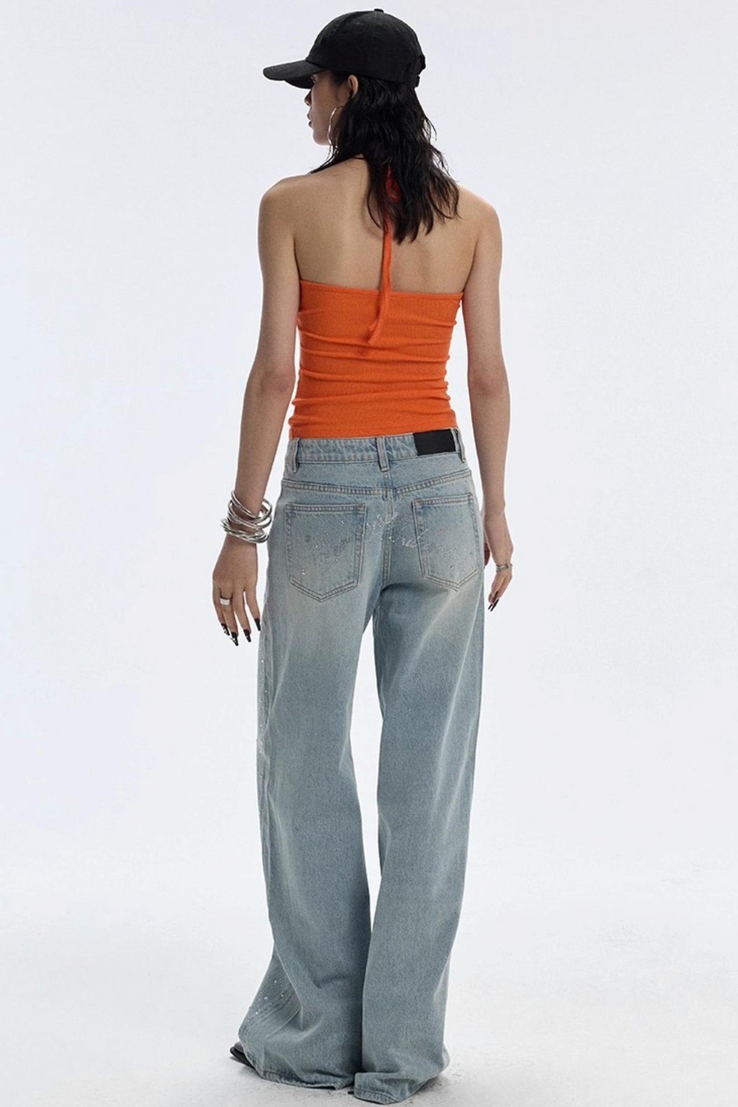 Blaue Jeans mit Edelsteinen und Diamanten