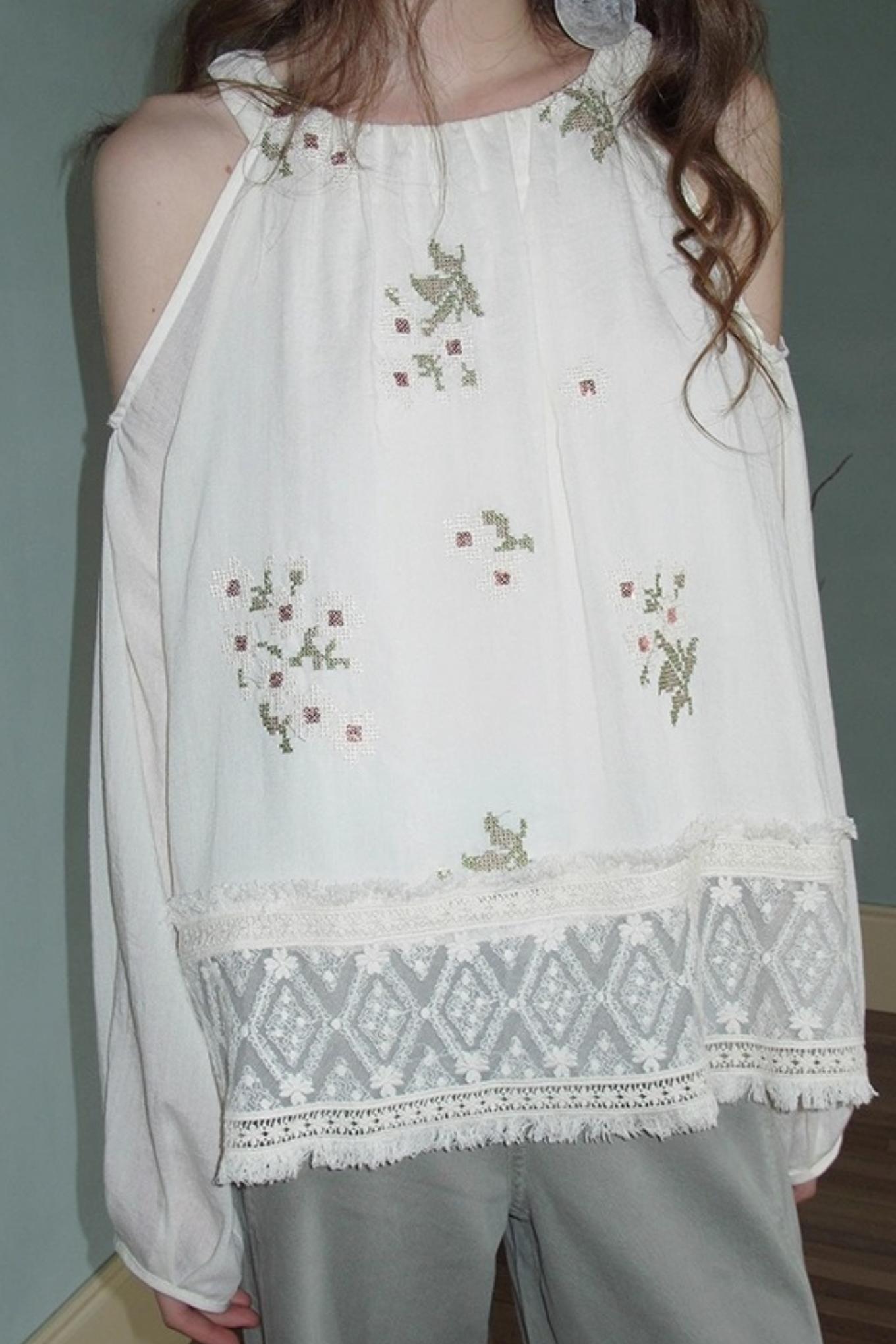 Neoclassical Embroidery Off-the-Shoulder Top