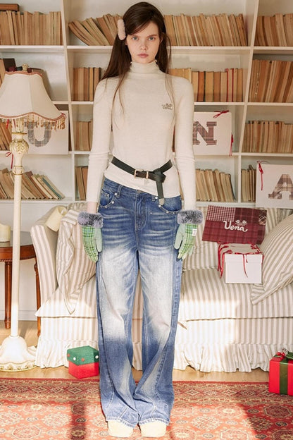 Letter Embroidery Turtleneck Knitwear