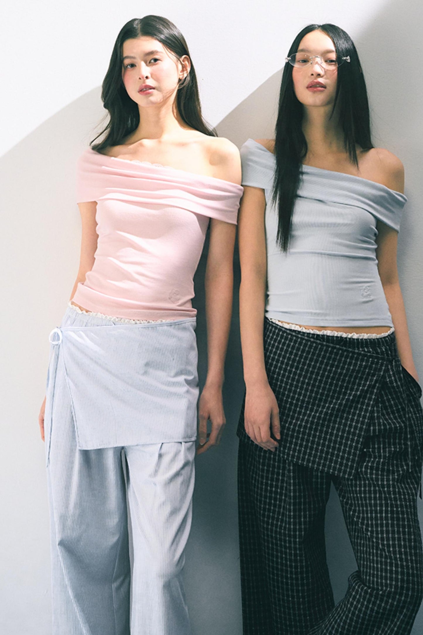 Gentle Design Lace Neckline Top