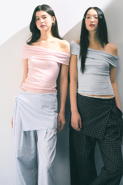 Gentle Design Lace Neckline Top