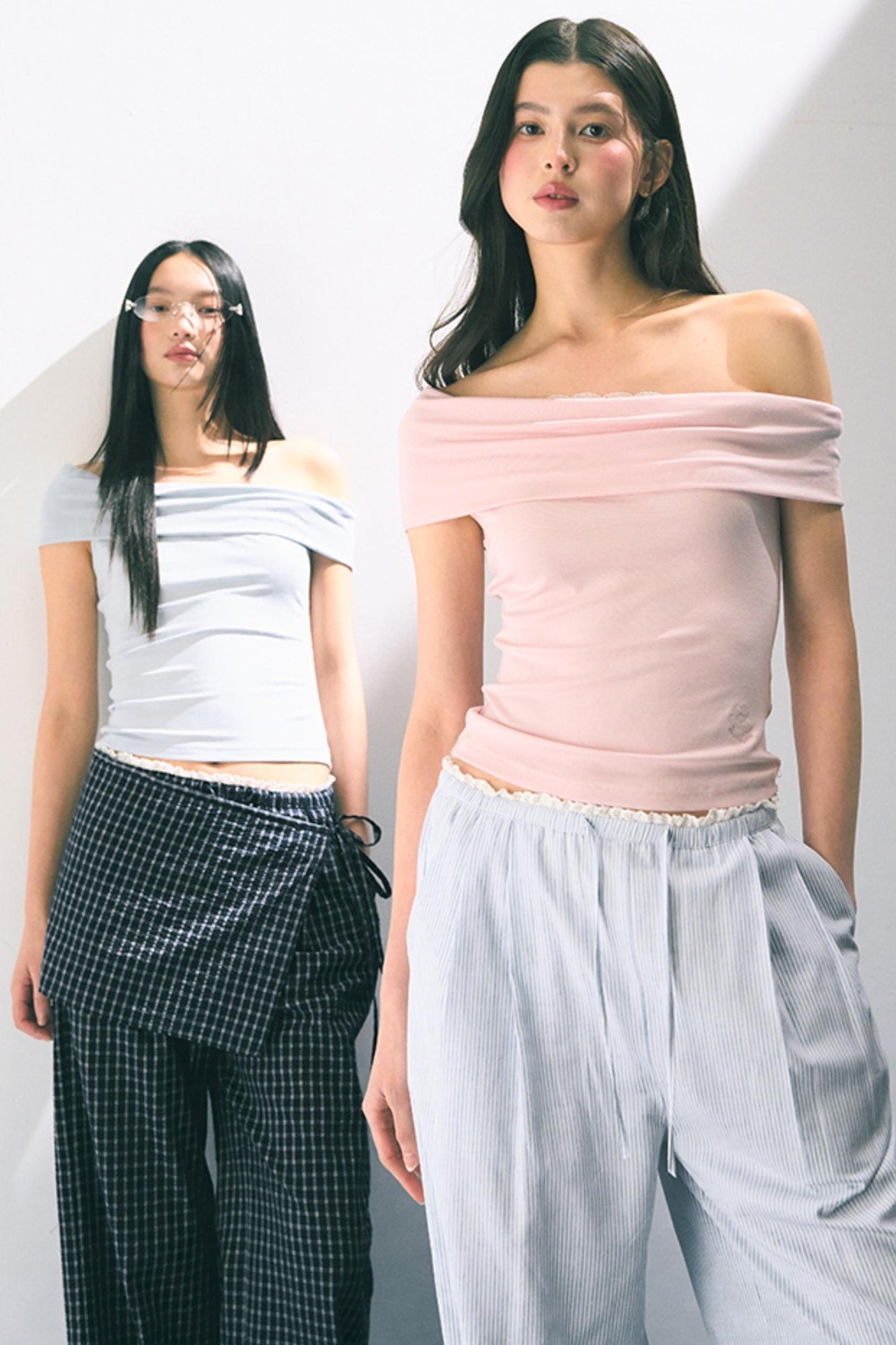 Gentle Design Lace Neckline Top