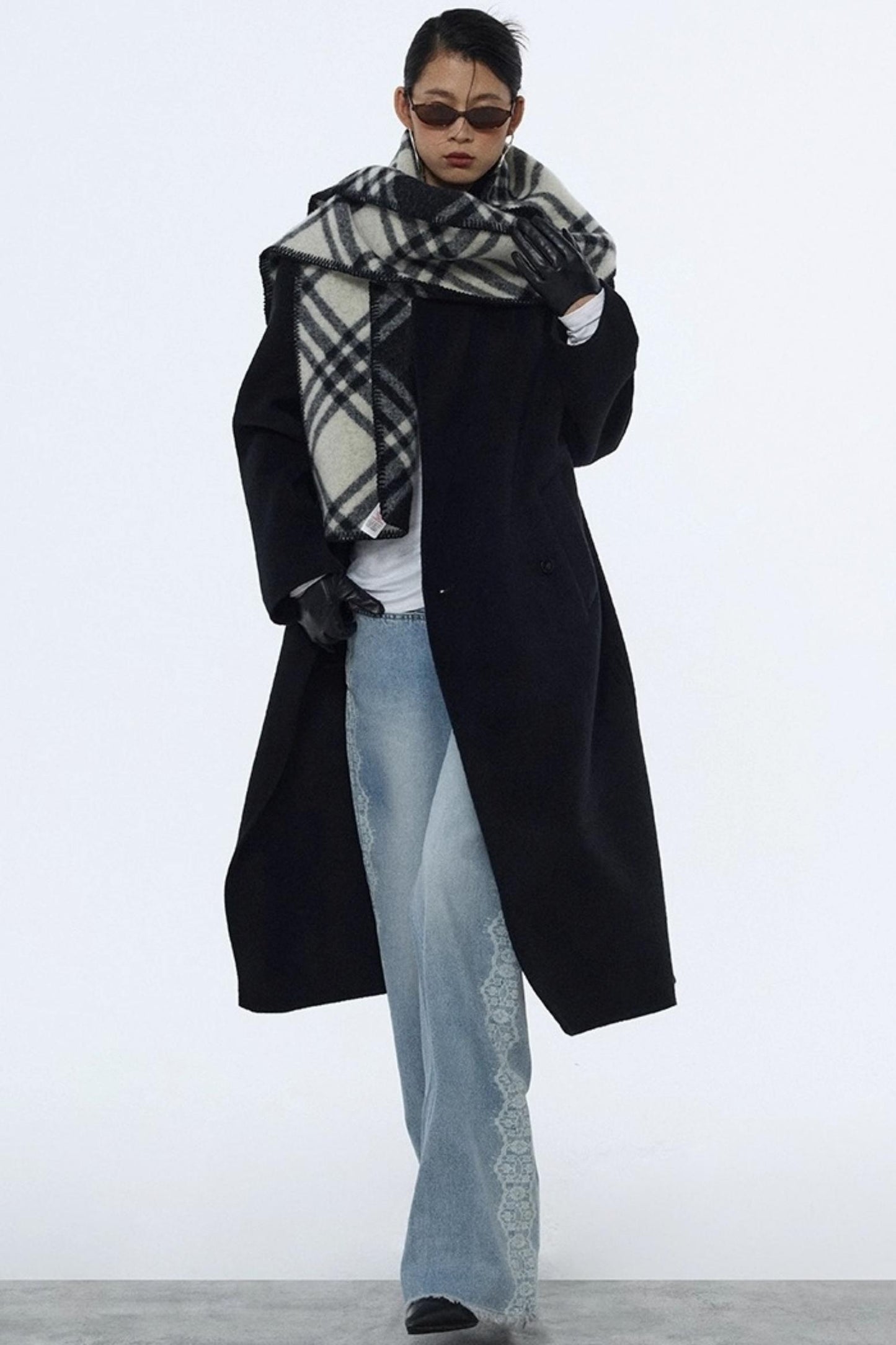 Lace Raw Hem Straight Jeans