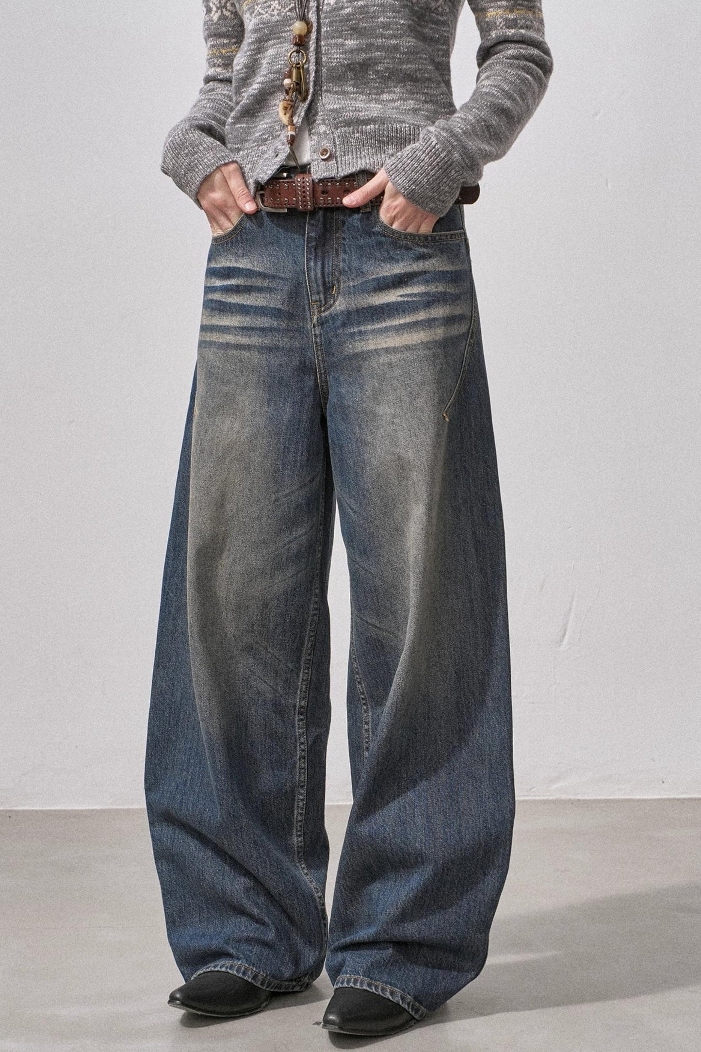 Seamless Vintage Distressed Jeans