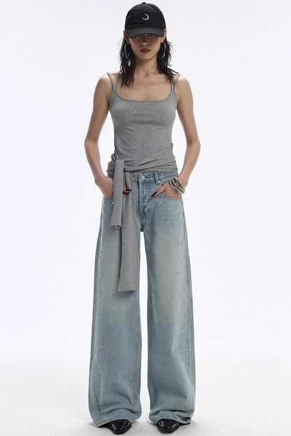 Blaue Jeans mit Edelsteinen und Diamanten