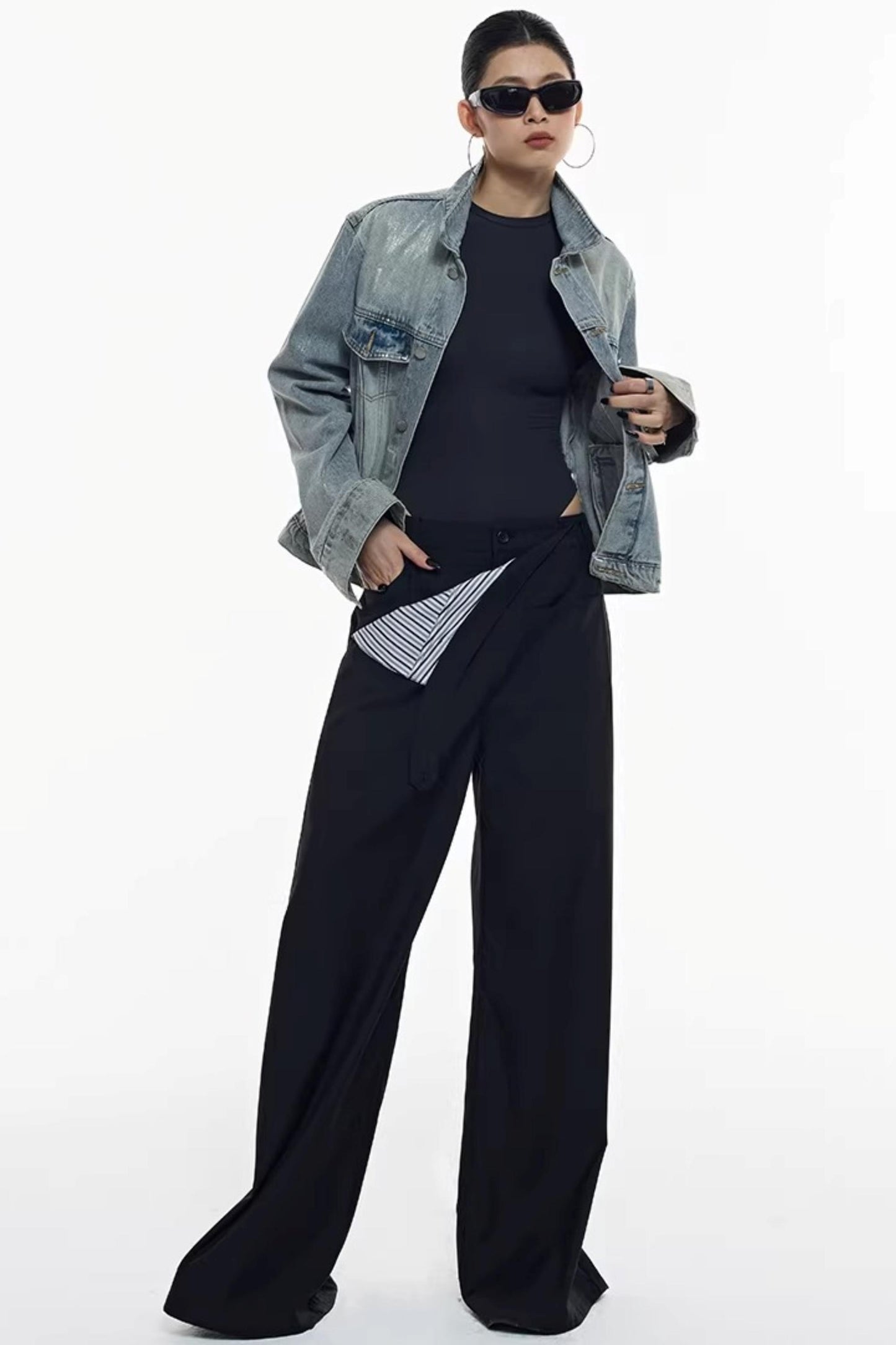 Handgefertigte Jeansjacke mit Silberverzierung